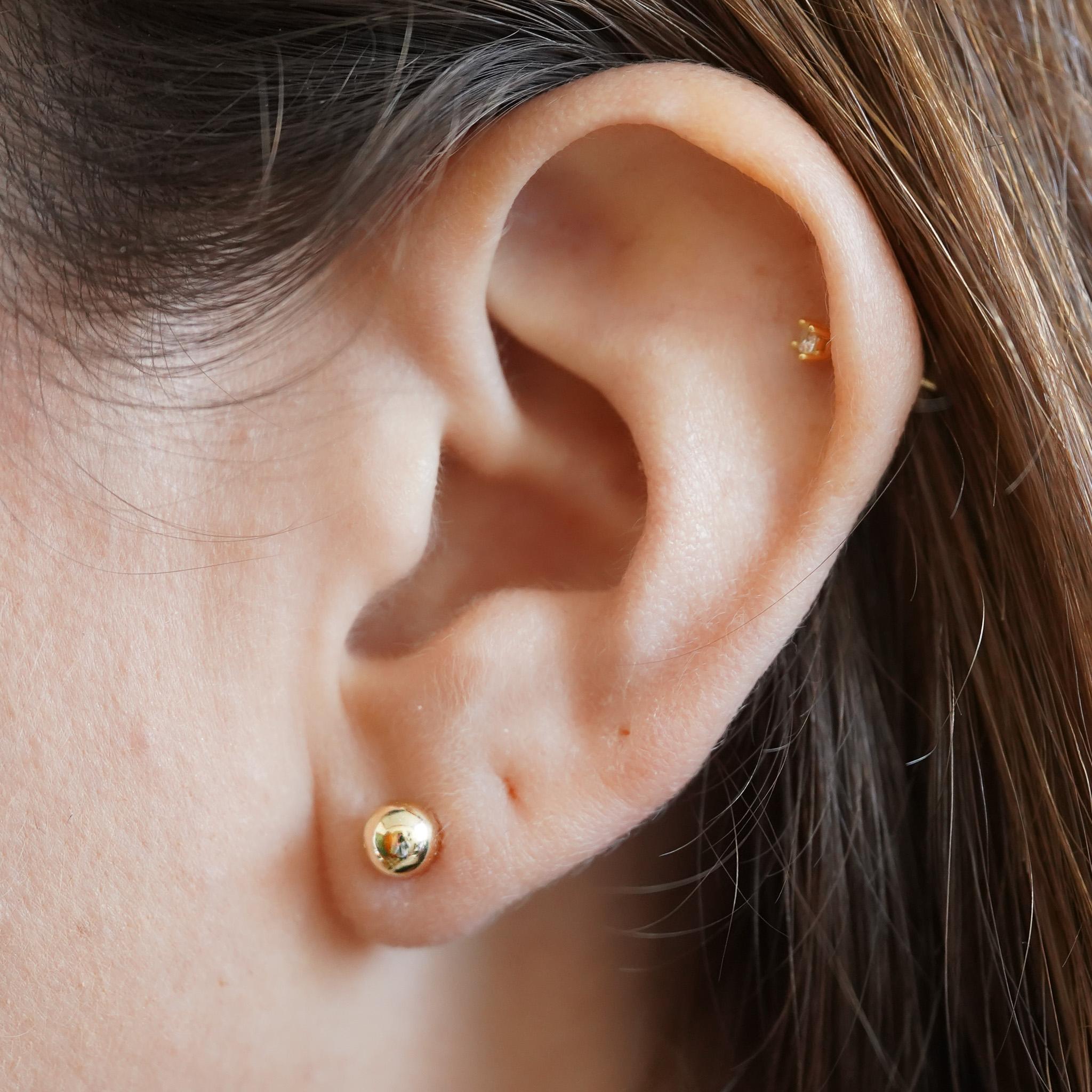5mm Classic 14K Gelbgold Kugel-Ohrstecker mit Schraubverschluss im Zustand „Neu“ im Angebot in Miami, FL
