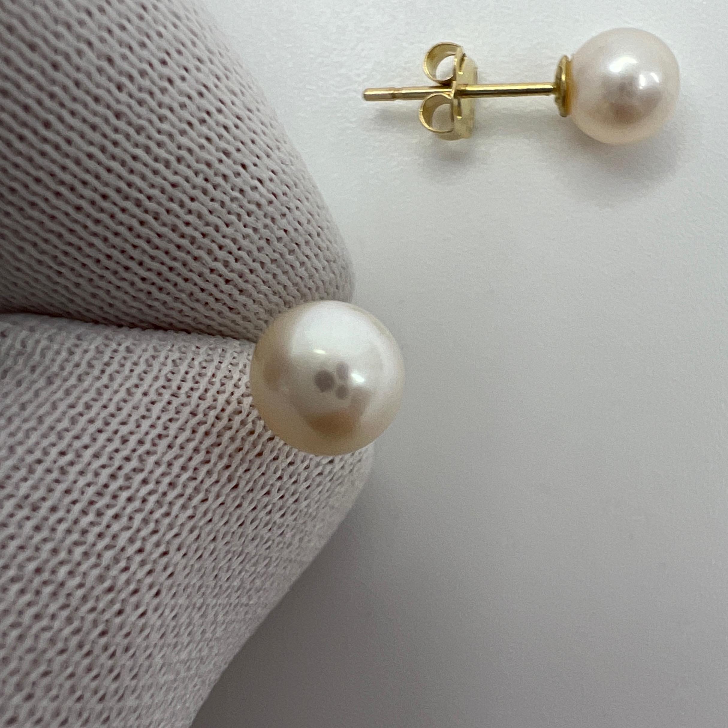 5mm Round Cultured Freshwater White Pearl 9k Yellow Gold Stud Earrings In New Condition For Sale In Birmingham, GB