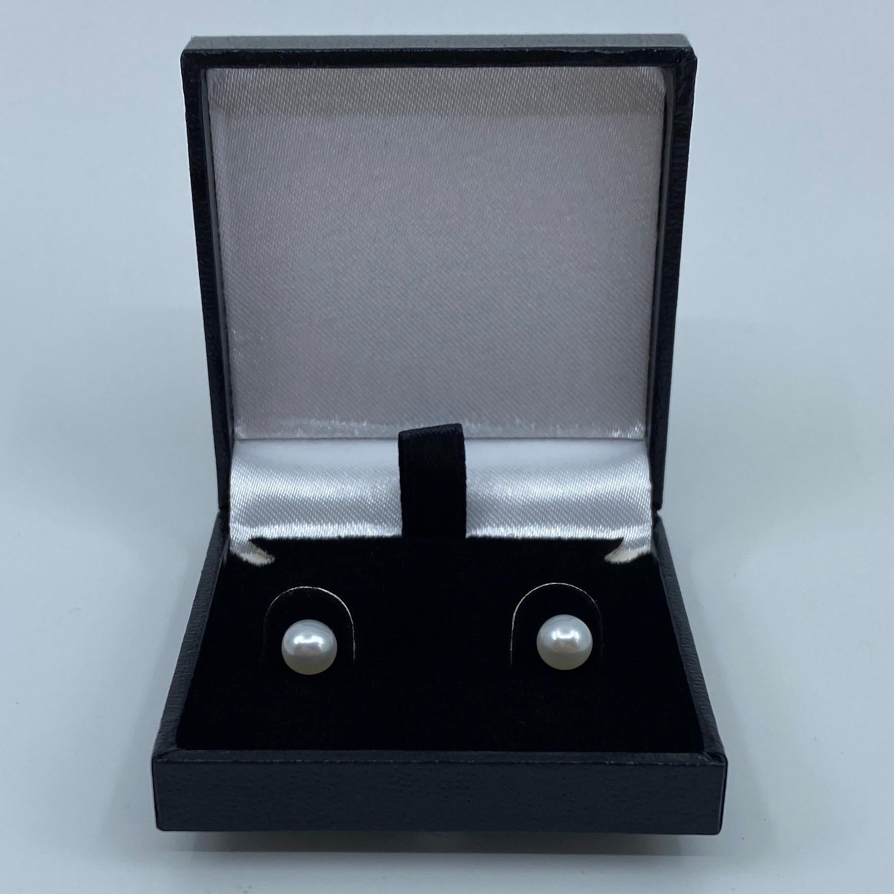 Women's or Men's 5mm Round Cultured Freshwater White Pearl 9k Yellow Gold Stud Earrings For Sale
