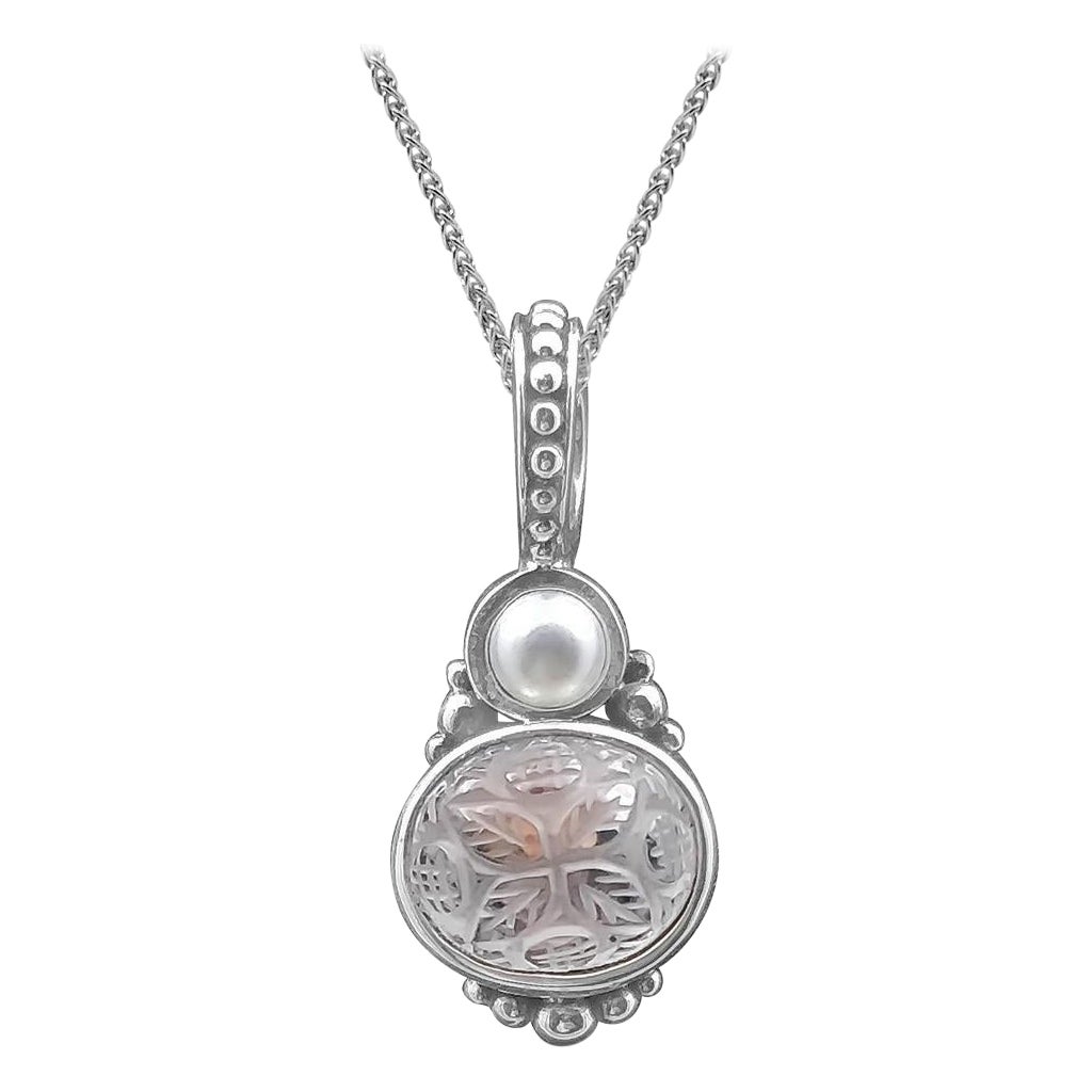 Pendentif perle blanche ronde de 5 mm en argent sterling en vente