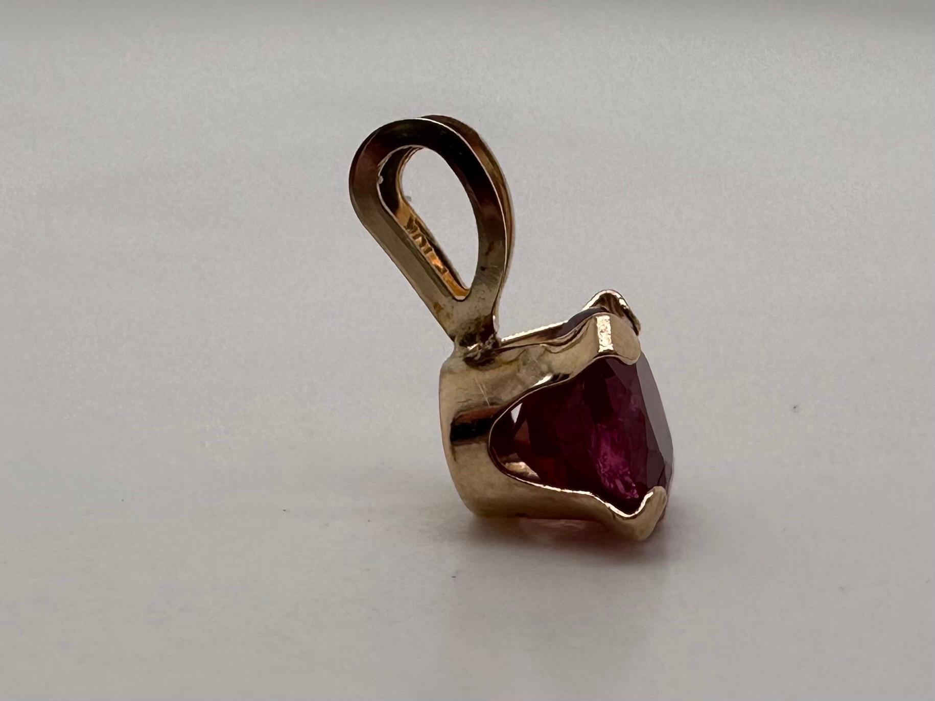 da uomo o donna Ciondolo con rubino da 5 mm in oro 10KT Idea regalo di San Valentino in vendita