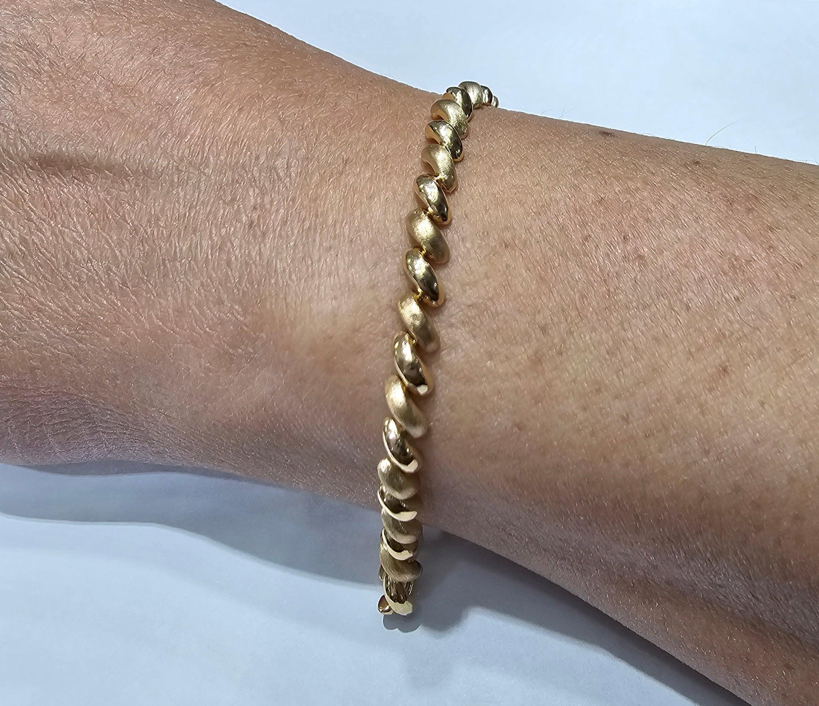 ♥ Sommaire du produit ♥

Métal : Or jaune 14k
Poids : 8-9 grammes
Longueur : 7 pouces
Dimensions : 5MM

Or massif, non limé ni plaqué. 
