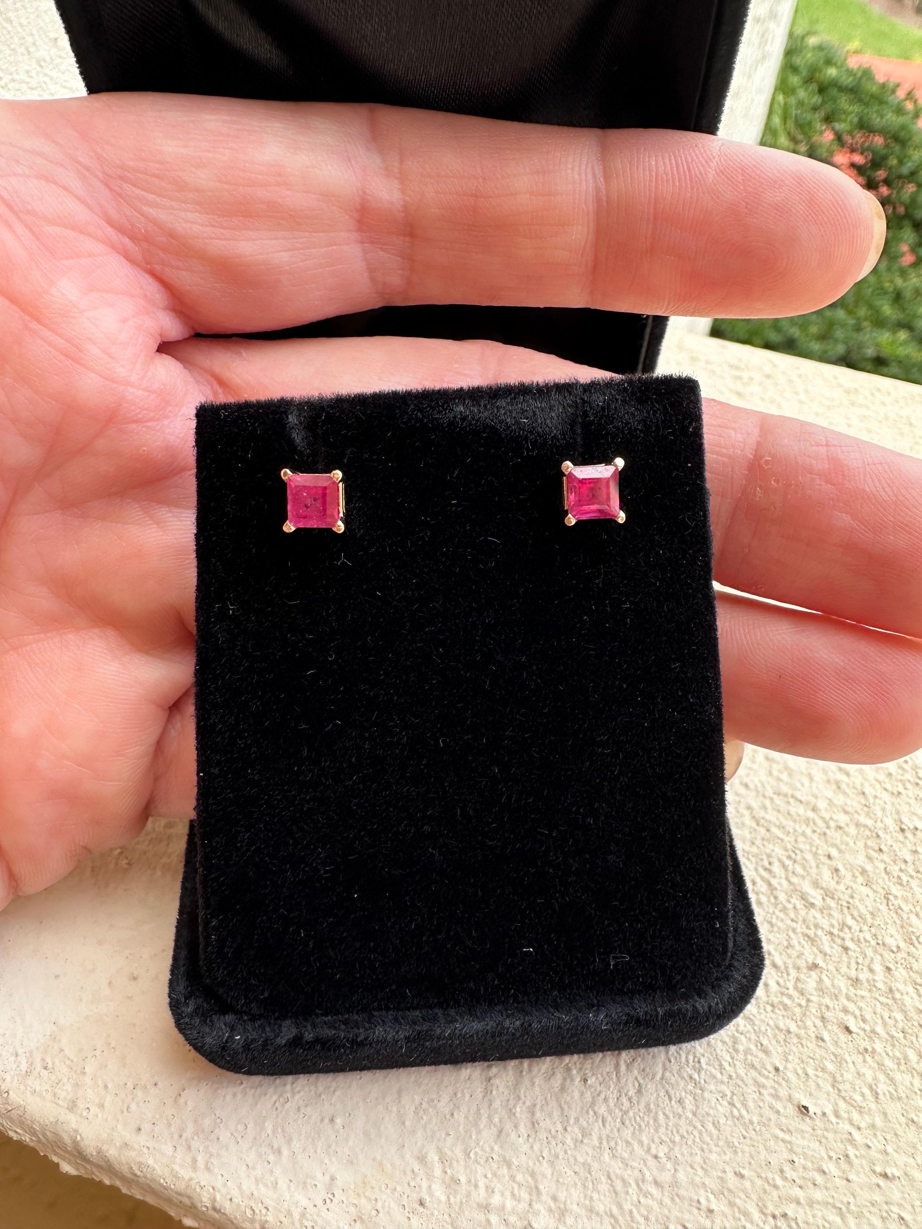 Women's or Men's 5mm square ruby earrings 14KT gold natural ruby stud earrings For Sale