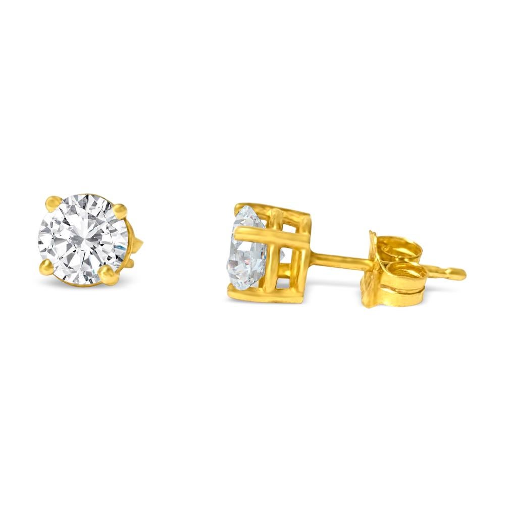 Modern VVS Diamond Studs in 14k Yellow Gold Unisex Earrings For Sale