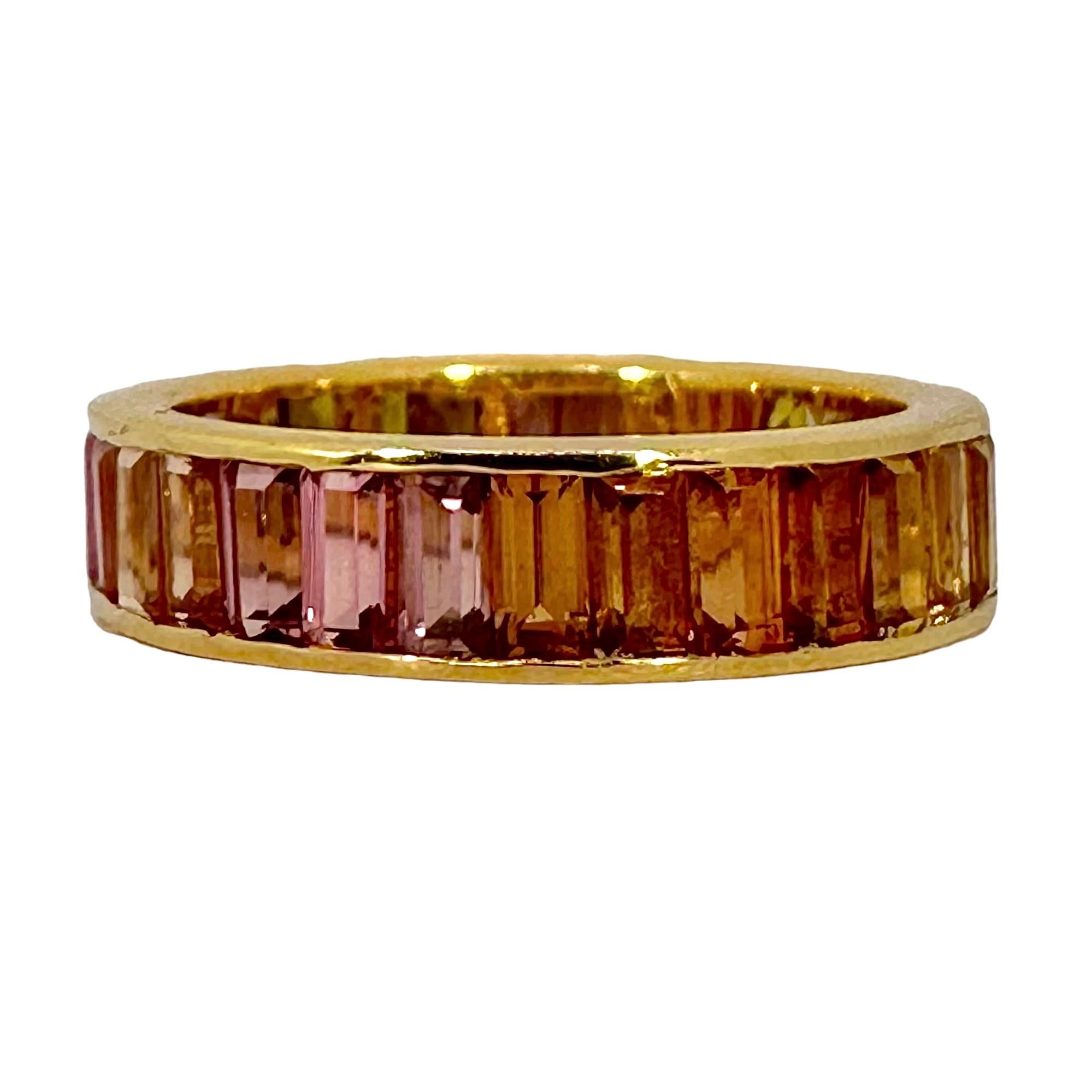 5 mm breiter Bandring aus 18 Karat Gelbgold mit einer Vielzahl von Topas in Kanalfassung 1