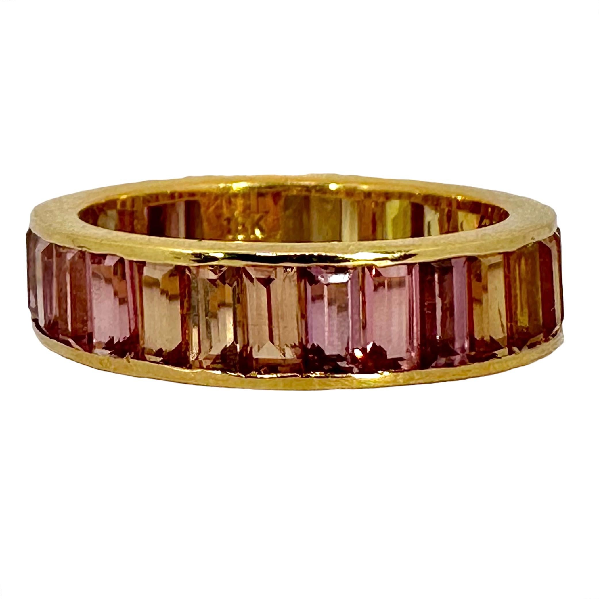 5 mm breiter Bandring aus 18 Karat Gelbgold mit einer Vielzahl von Topas in Kanalfassung 2