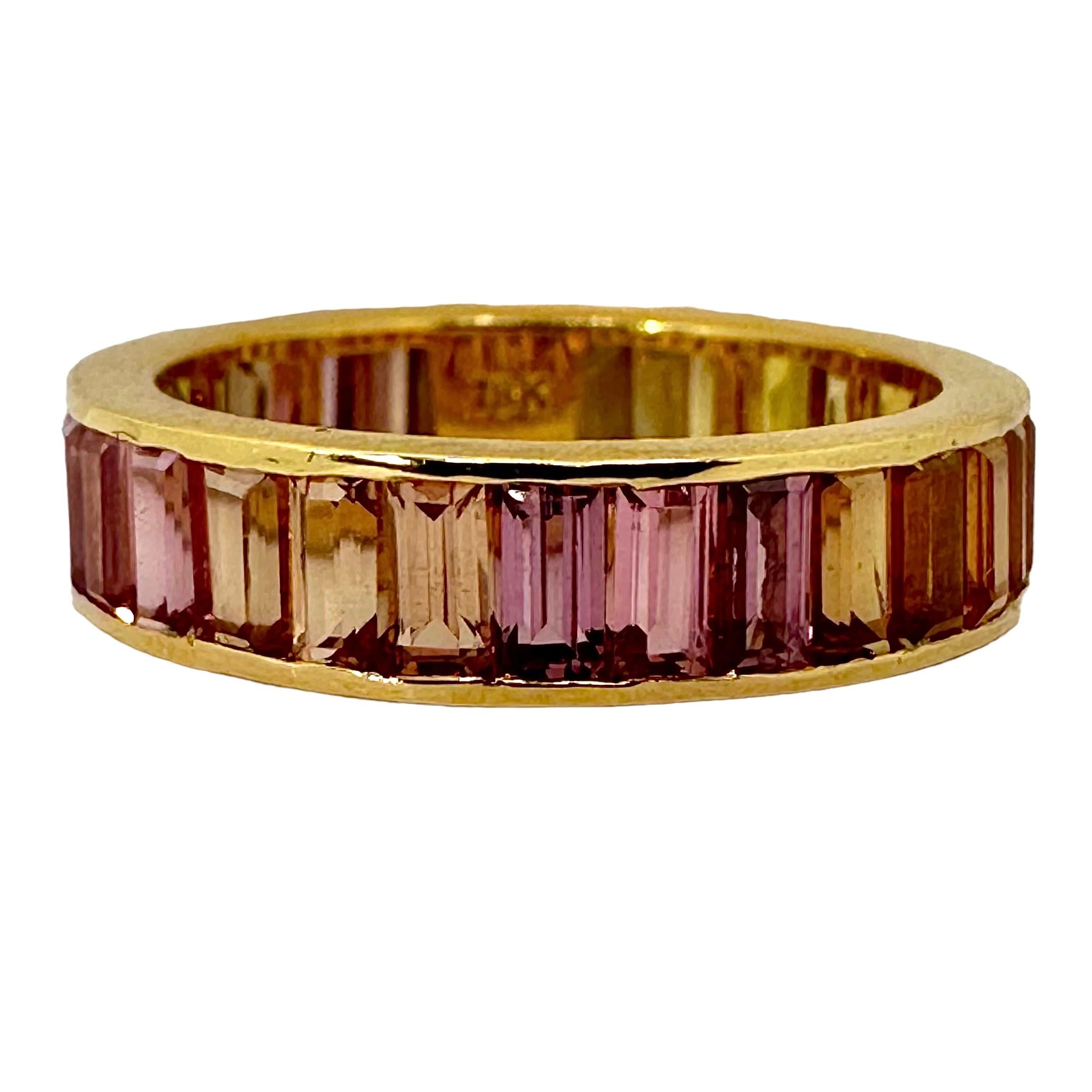 5 mm breiter Bandring aus 18 Karat Gelbgold mit einer Vielzahl von Topas in Kanalfassung 3
