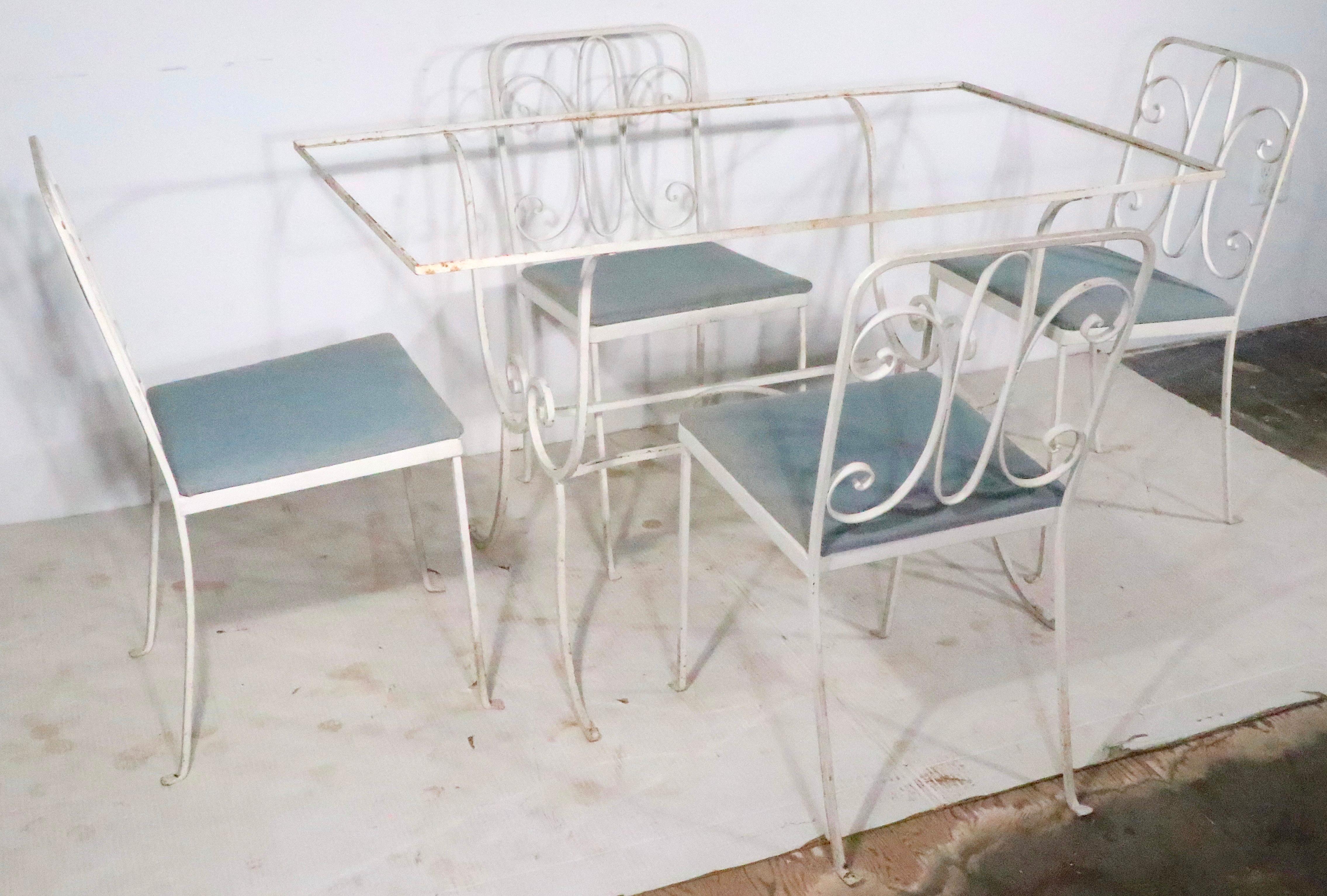 Chic Art Deco garden, patio, poolside dinette set, to include a stylish dining table, and four original, matching side chairs. The pieces are all sturdy, solid and stable, the table is missing the glass insert top, and the seats should be recovered.