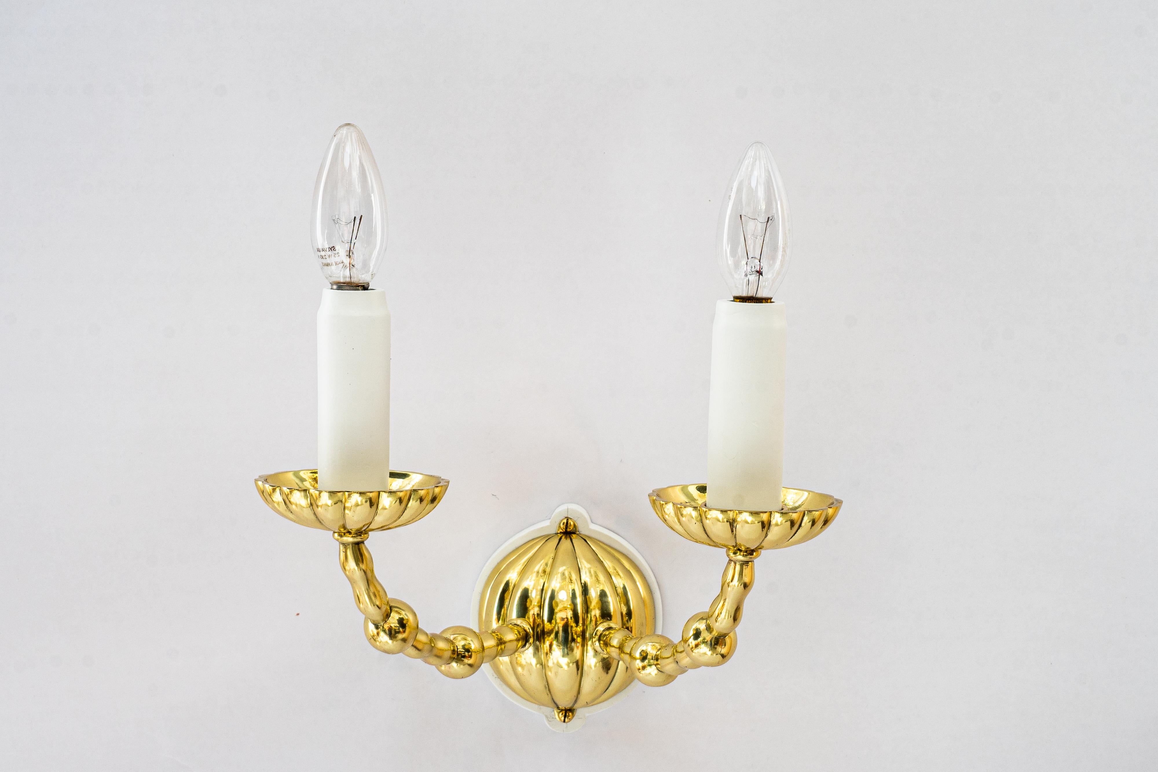 5x Art deco massiv Wandlampen mit Stoffschirmen wien um 1920
Erstklassige Wiener Handwerkskunst
Poliert und emailliert
Die Stoffschirme werden ersetzt ( neu )

