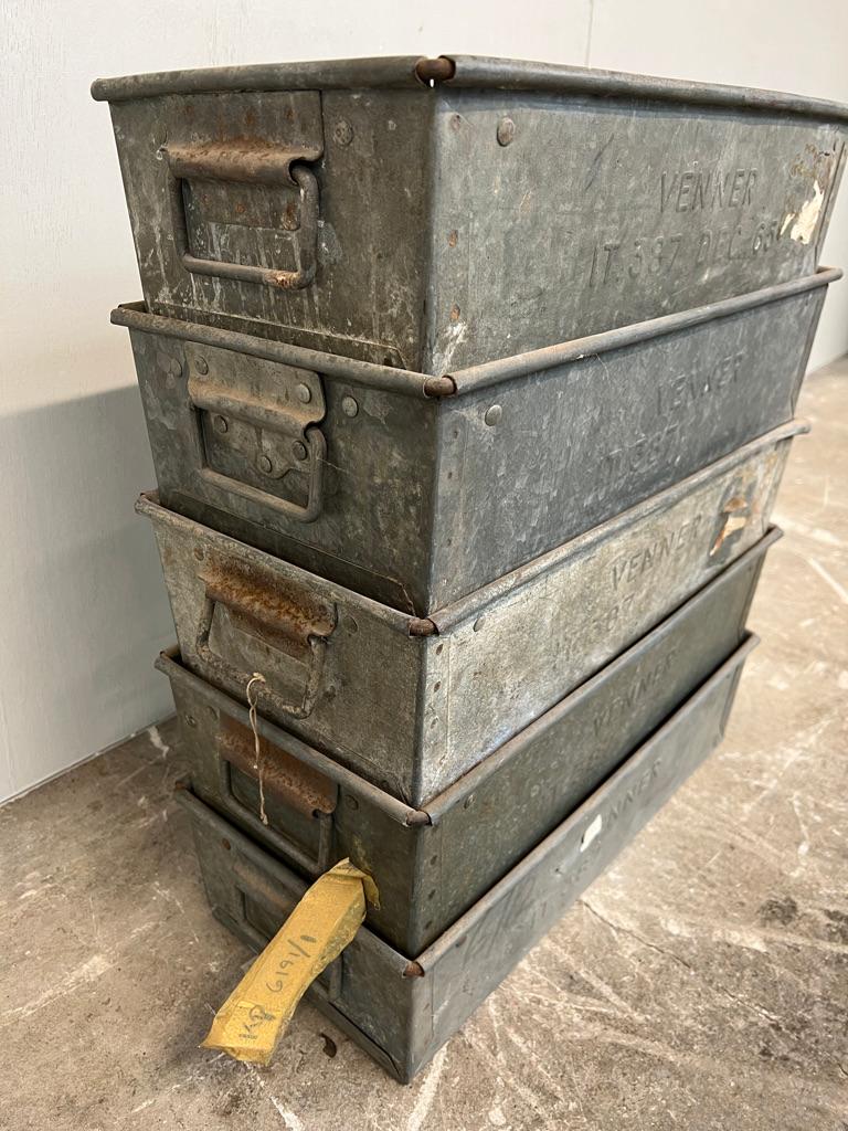 5x Venner English vintage 1965 retro Industrial galvernised metal boxes In Good Condition For Sale In Markington, GB