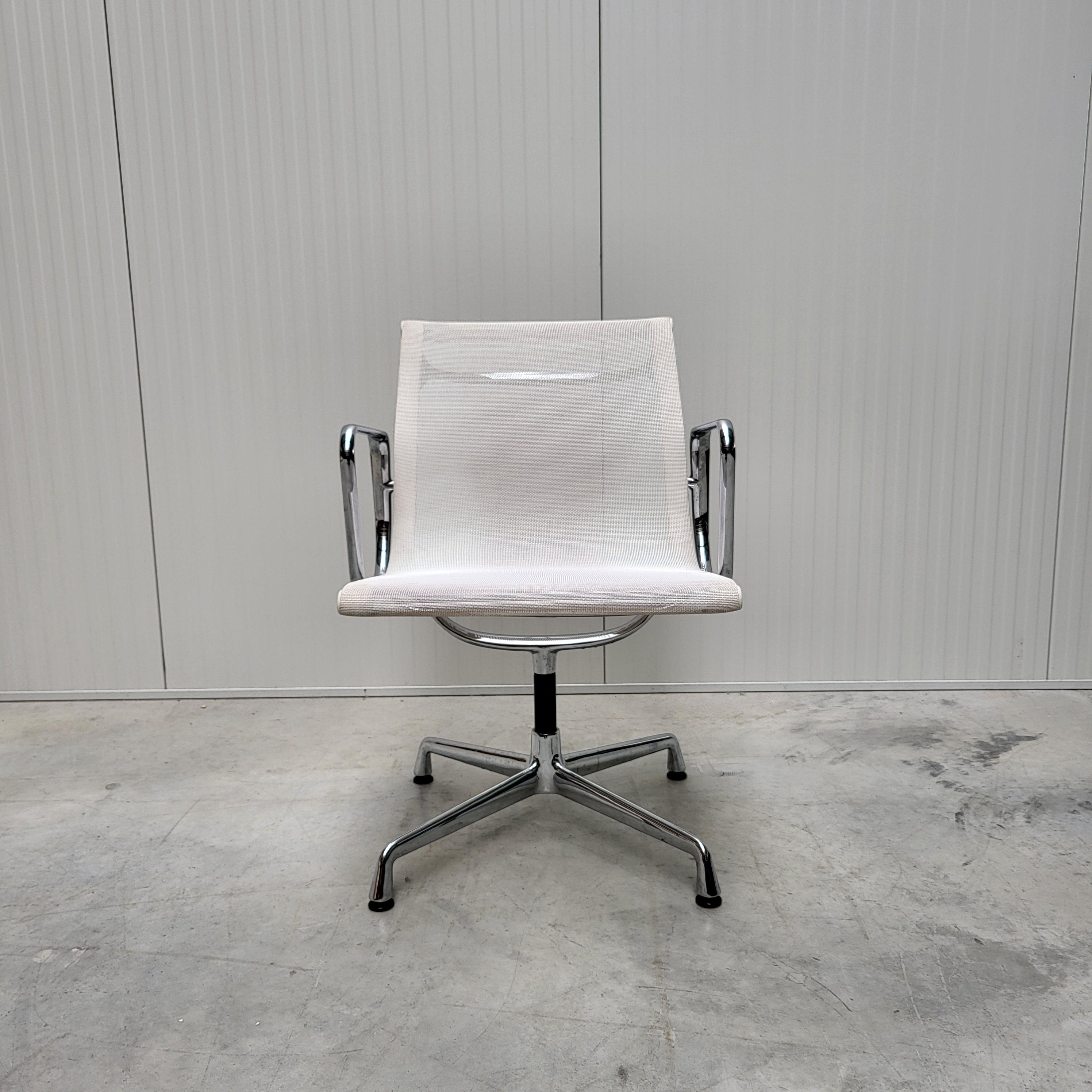 5x Vitra EA108 Office Chair by Charles Eames White Netweave In Good Condition In Aachen, NW