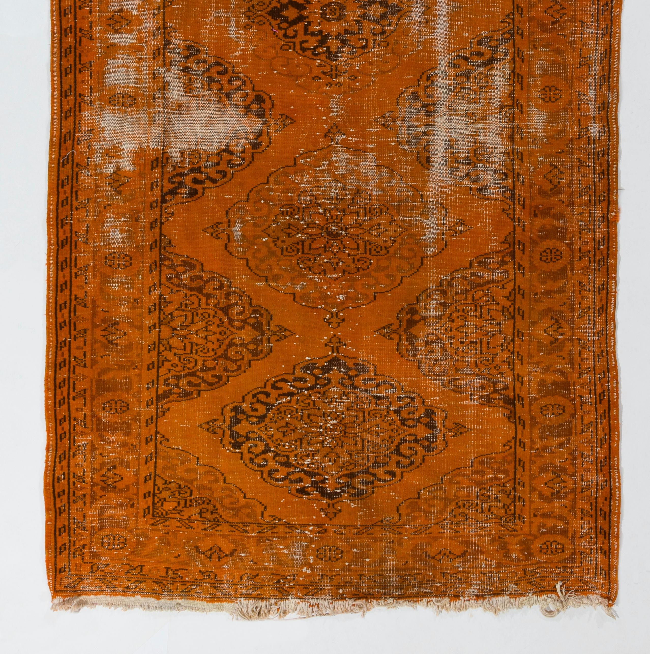 5x10 Ft Handgefertigter türkischer Vintage-Läufer im Used-Look in gebranntem Orange (Moderne) im Angebot