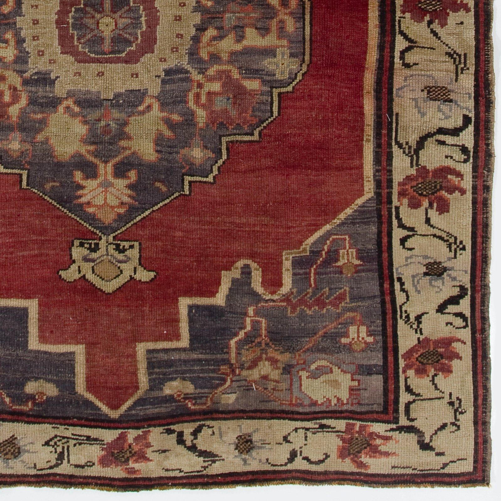 5x10.2 Ft Traditioneller handgefertigter türkischer Dorfteppich im Vintage-Stil in Rot, 100 % Wolle, handgefertigt (Türkisch) im Angebot