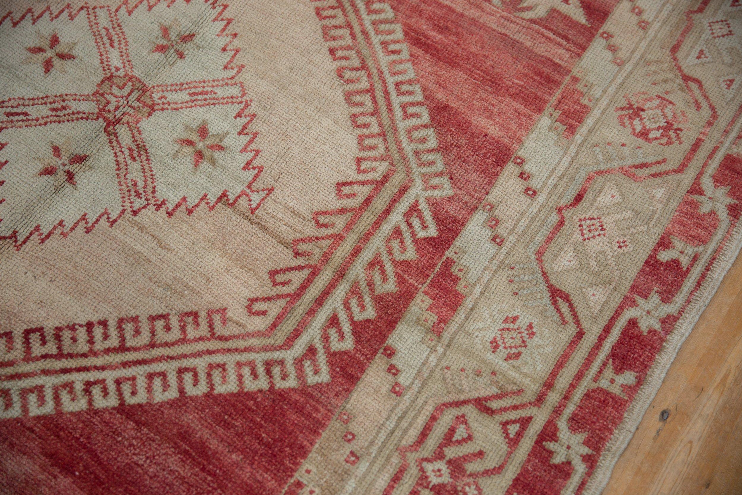 Tappeto Oushak Vintage Distressed Runner In condizioni discrete in vendita a Katonah, NY