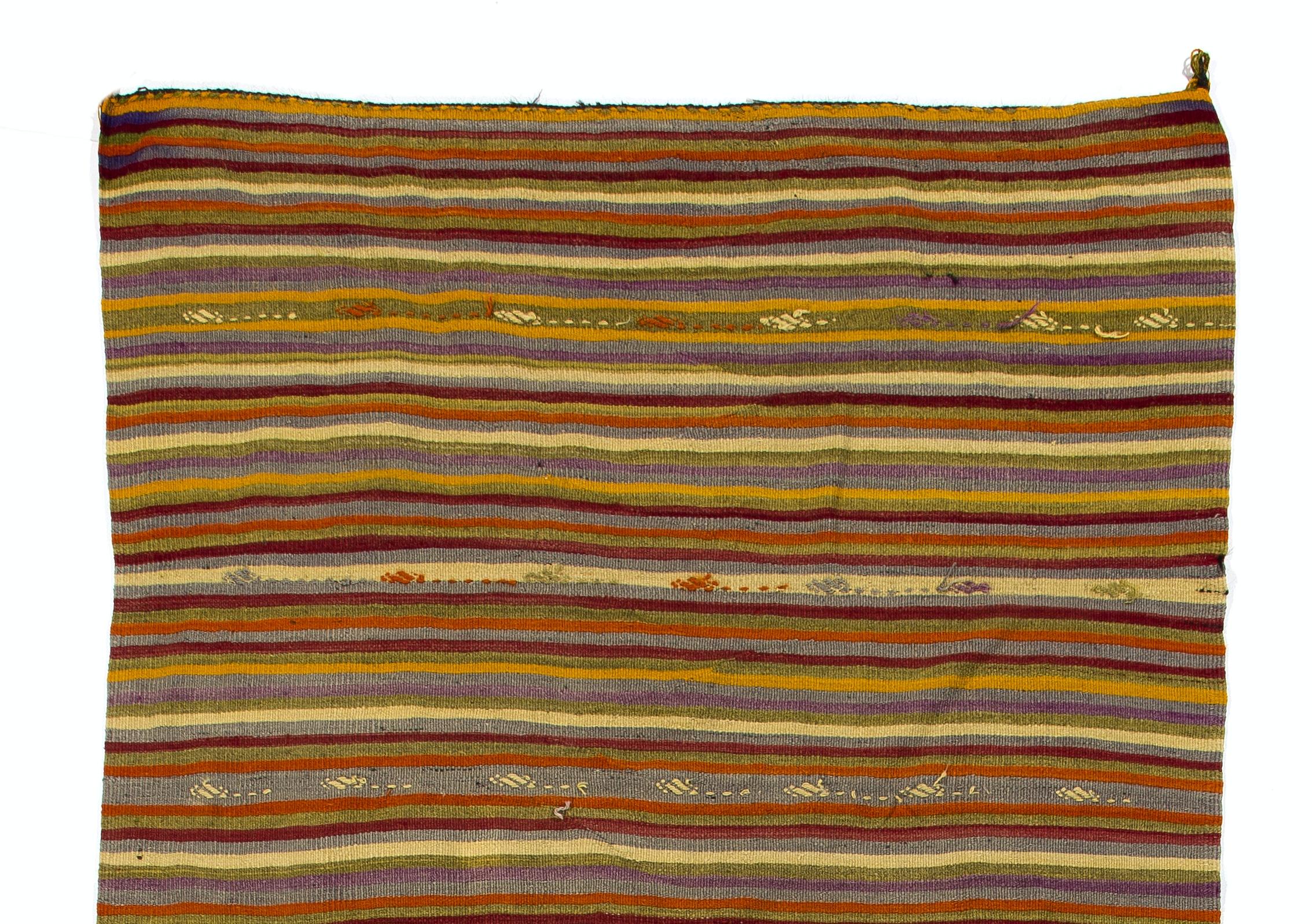 5x11.2 Ft Nomadic Handgefertigter Vintage-Kelim-Teppich mit Bändern 'FlatWeave' aus Wolle, Vintage (Türkisch) im Angebot
