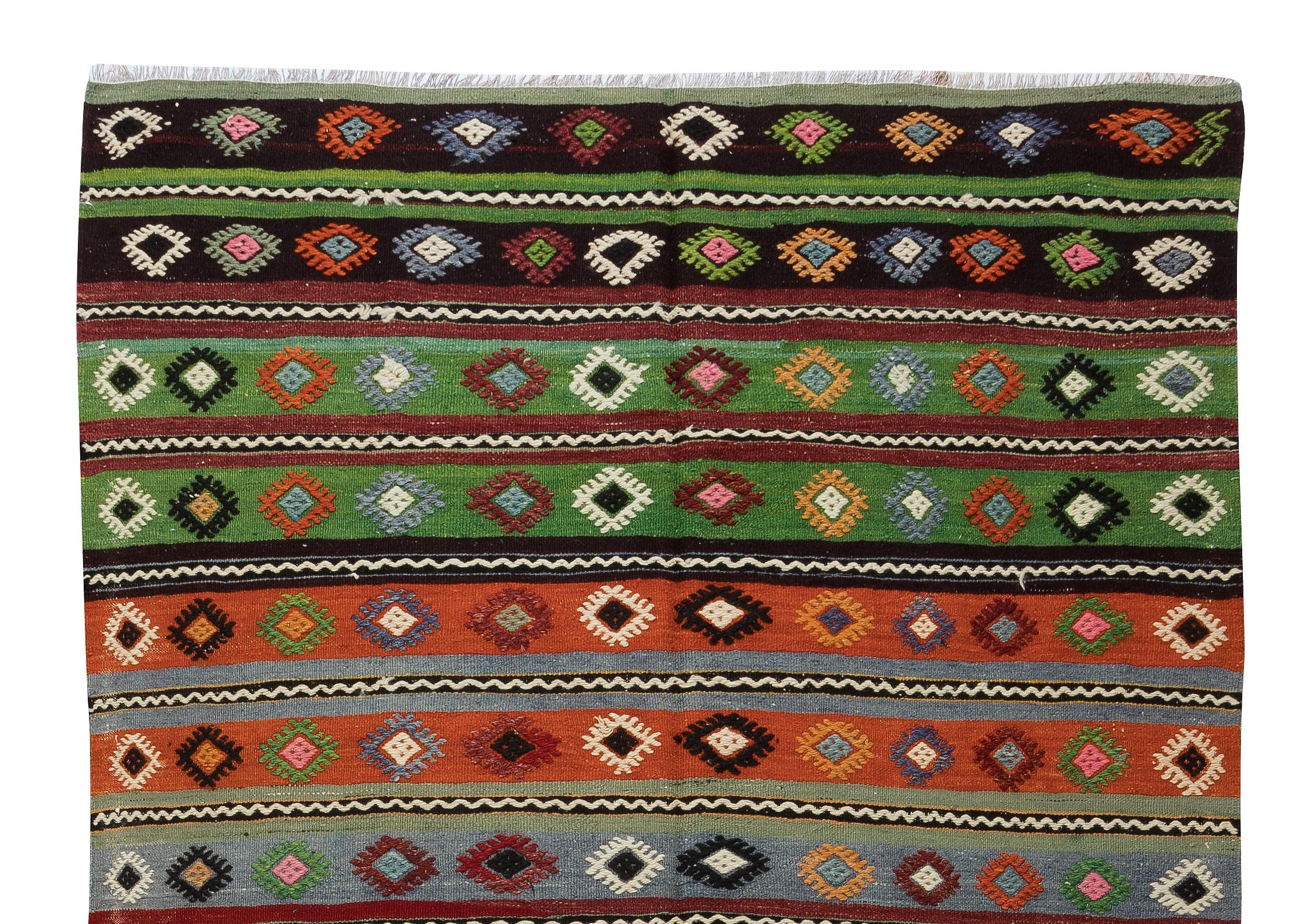5x11.2 Ft Vintage Türkischer Kelim-Läufer im Vintage-Stil. Bunter handgewebter Teppich für den Hausflur im Zustand „Gut“ im Angebot in Philadelphia, PA