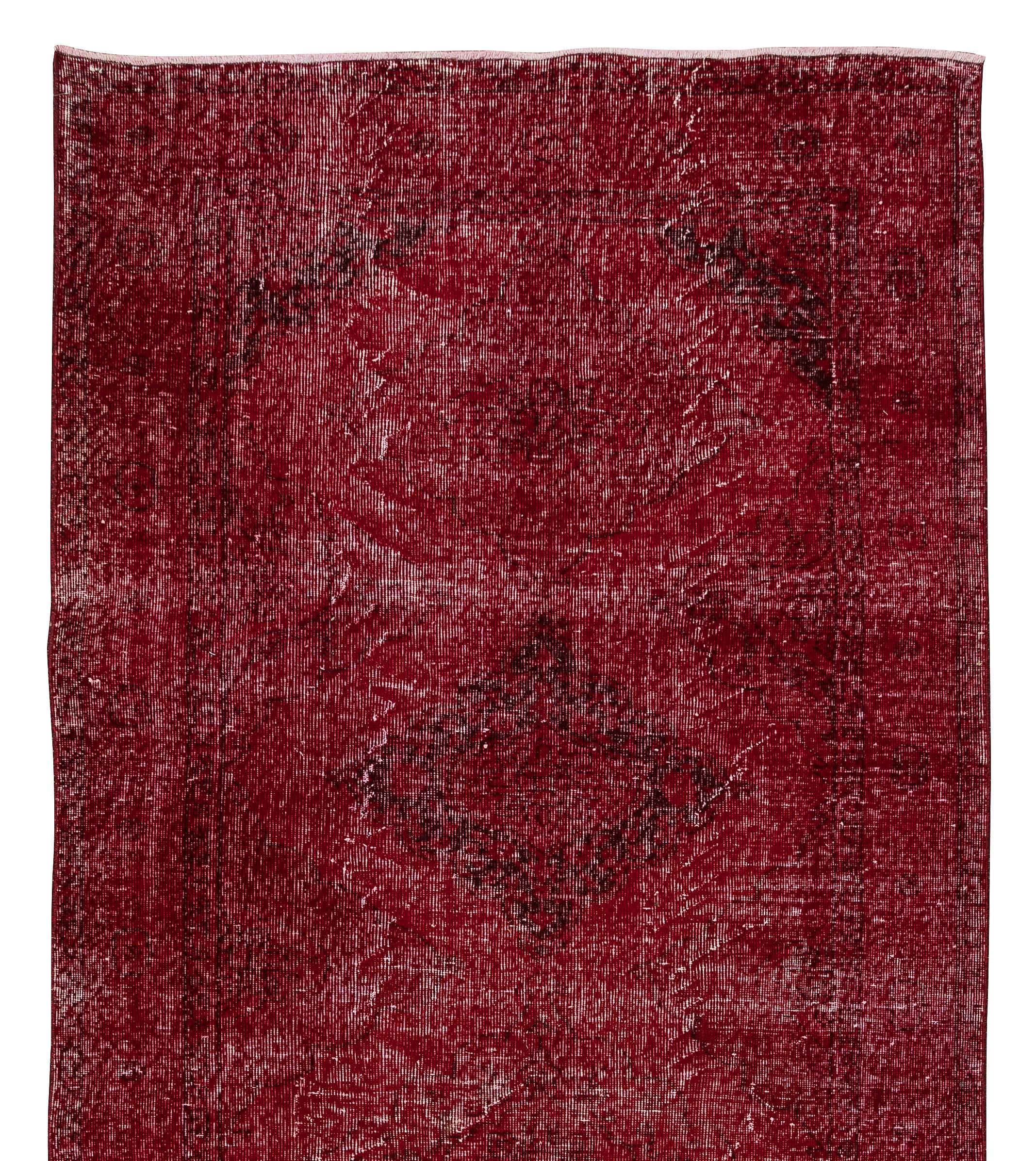 Turkish 5x12 Ft Contemporary Handmade Konya Sille Runner Rug in Red for Hallway Decor For Sale