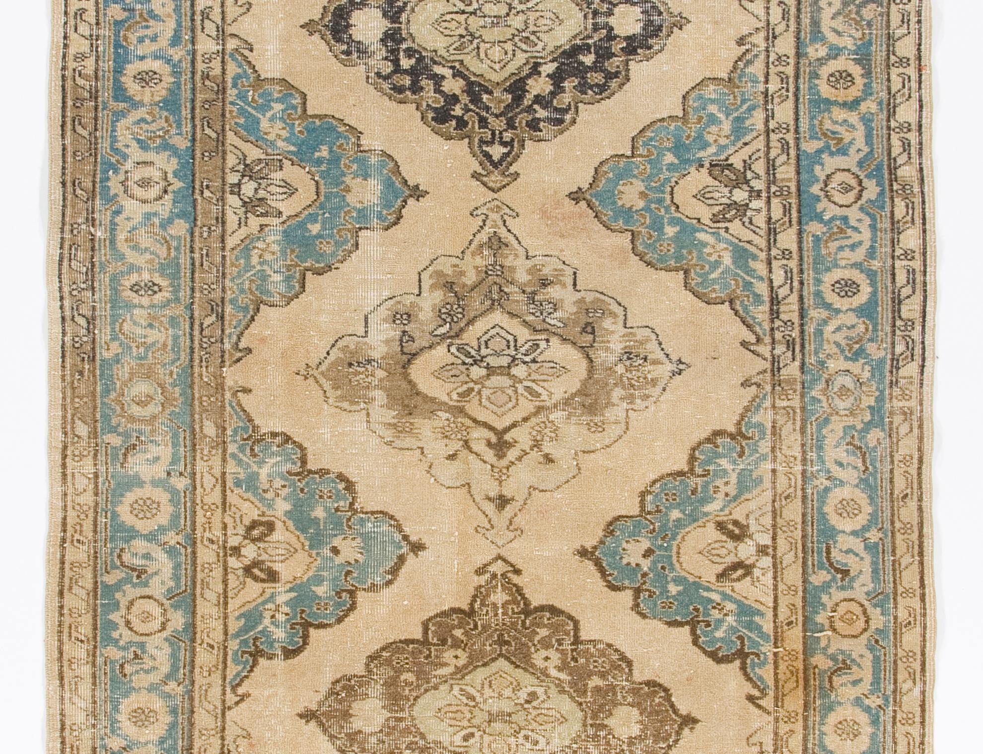 Alfombra de calle Vintage Anatolian Oushak de 5x12,2 pies hecha a mano. Alfombra de pasillo hecha a mano Turco en venta