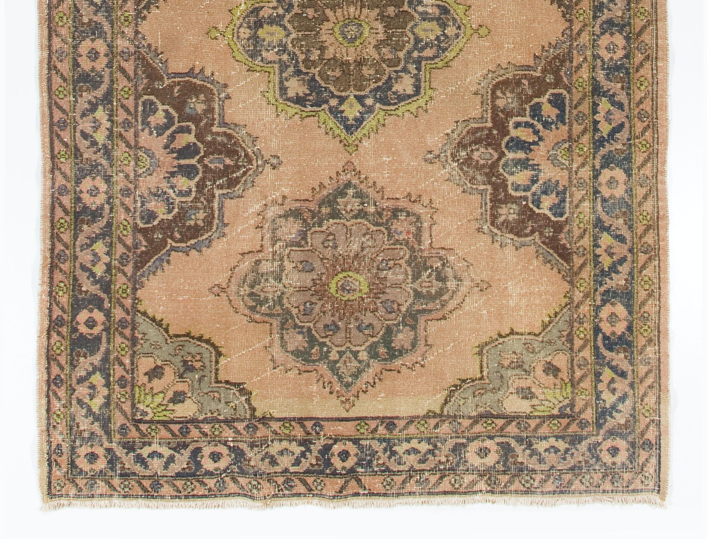 5x12.2 Ft Vintage Oushak Runner Rug in Beige, Handmade Turkish Corridor Carpet In Good Condition For Sale In Philadelphia, PA