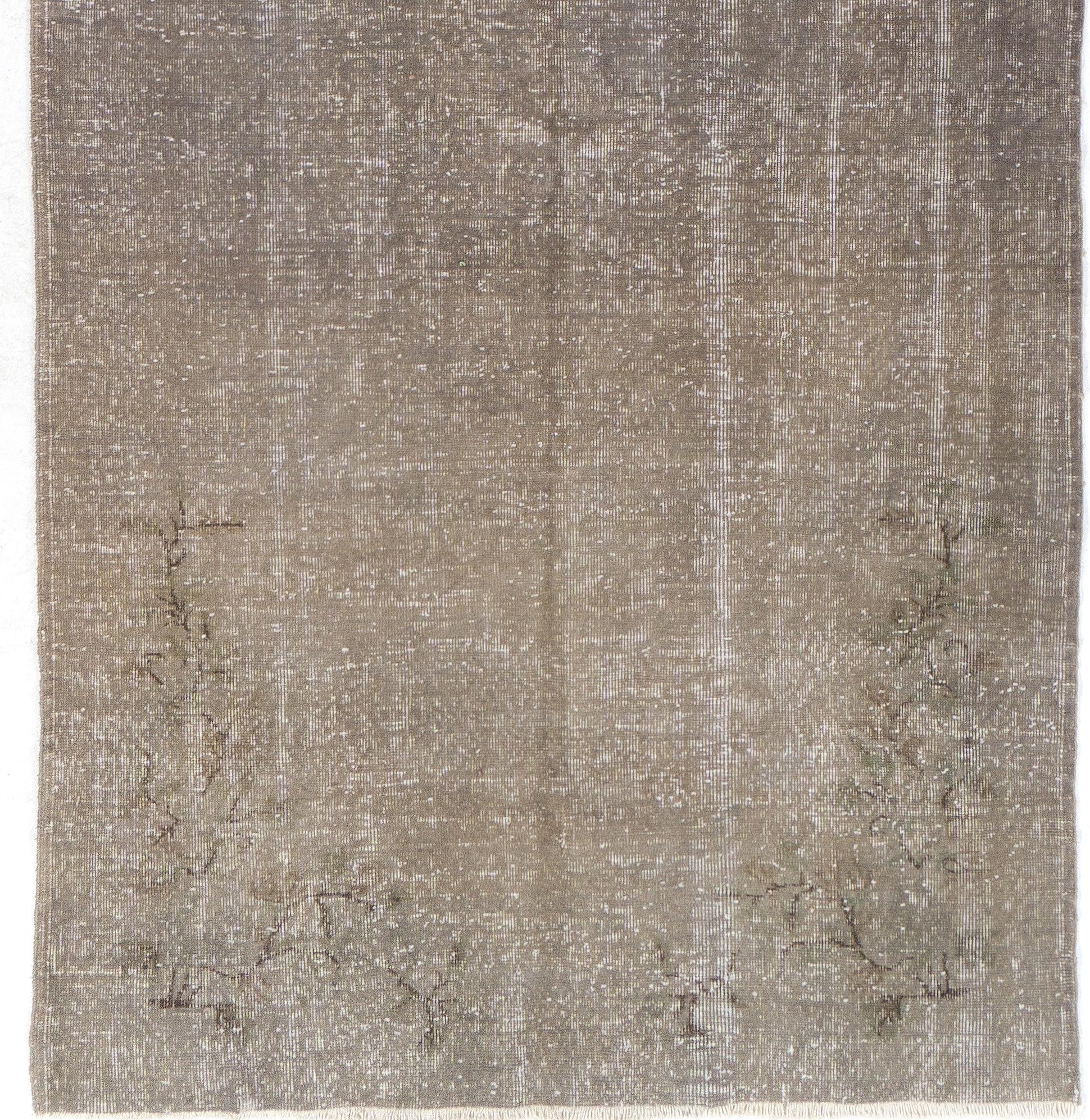 5x12.4 Ft Handgefertigter Vintage-Läufer in Grau. Chinesischer Corridor-Teppich im Art déco-Stil (Türkisch) im Angebot