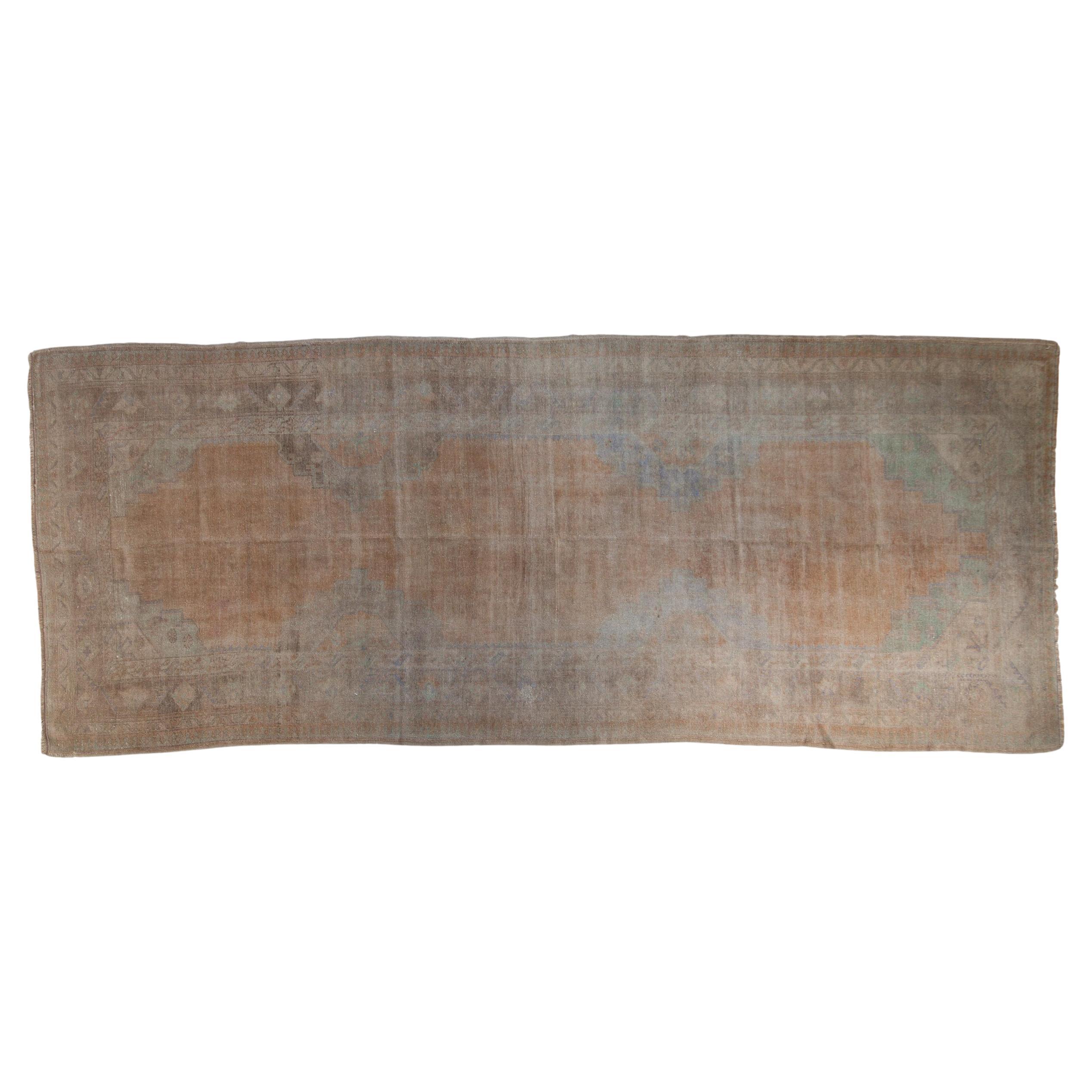 Tapis de couloir vintage Oushak vieilli