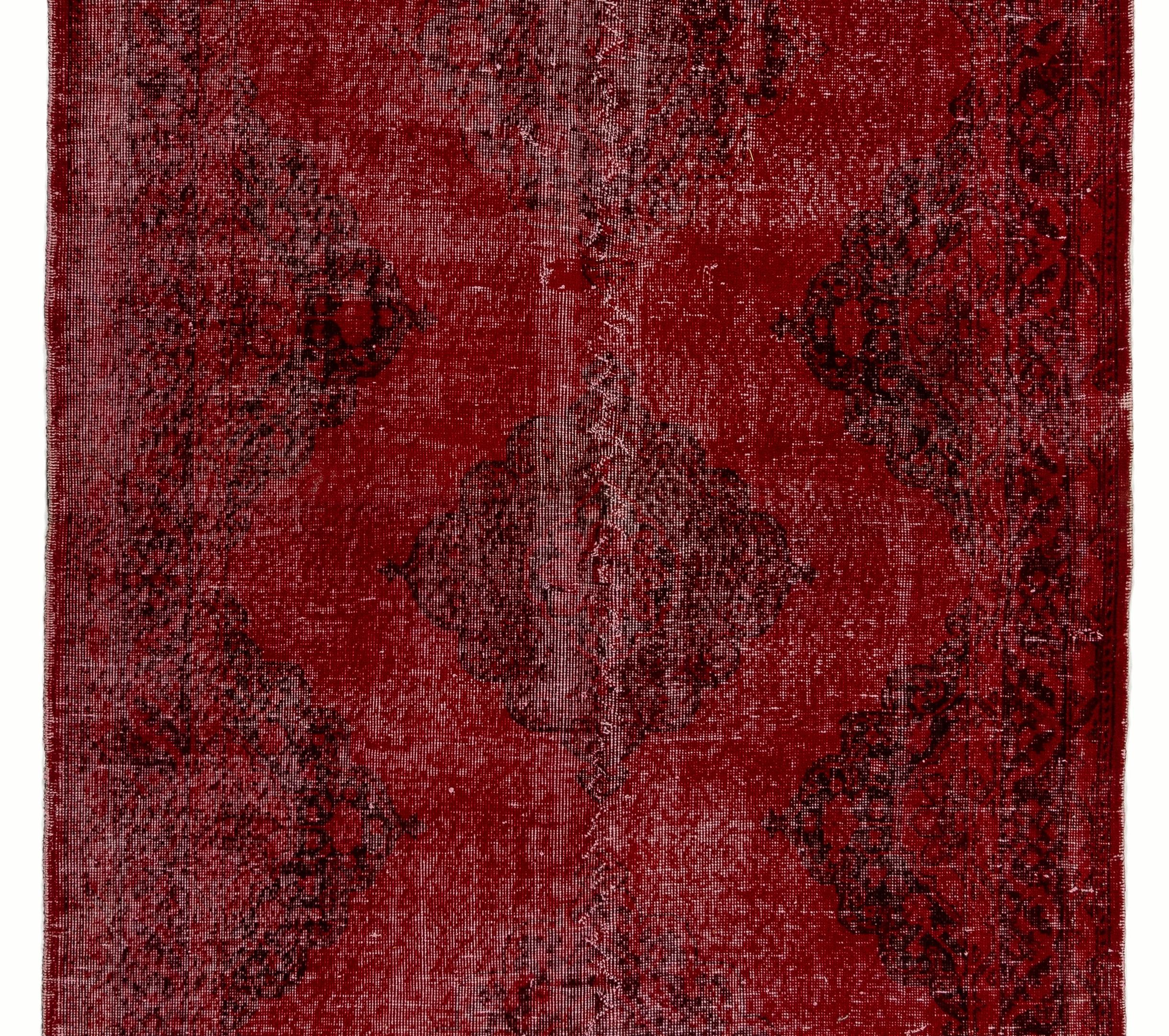 Turkish 5x13 Ft Vintage Wool Hallway Runner Rug in Red, Modern Anatolian Corridor Carpet For Sale