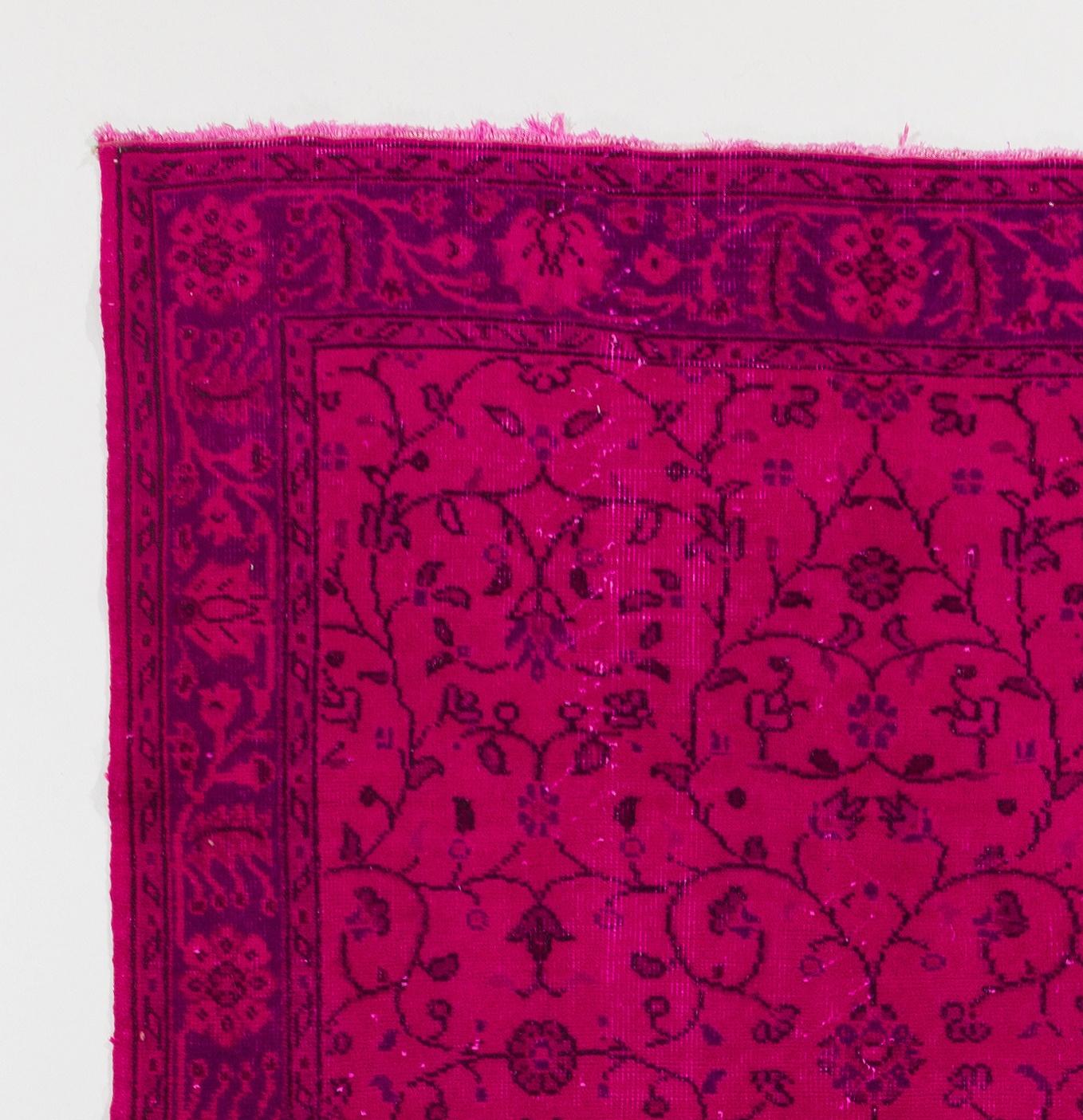 Modern 5x13 Ft Handmade Vintage Floral Pattern Runner Rug in Hot Pink for Hallway Decor For Sale