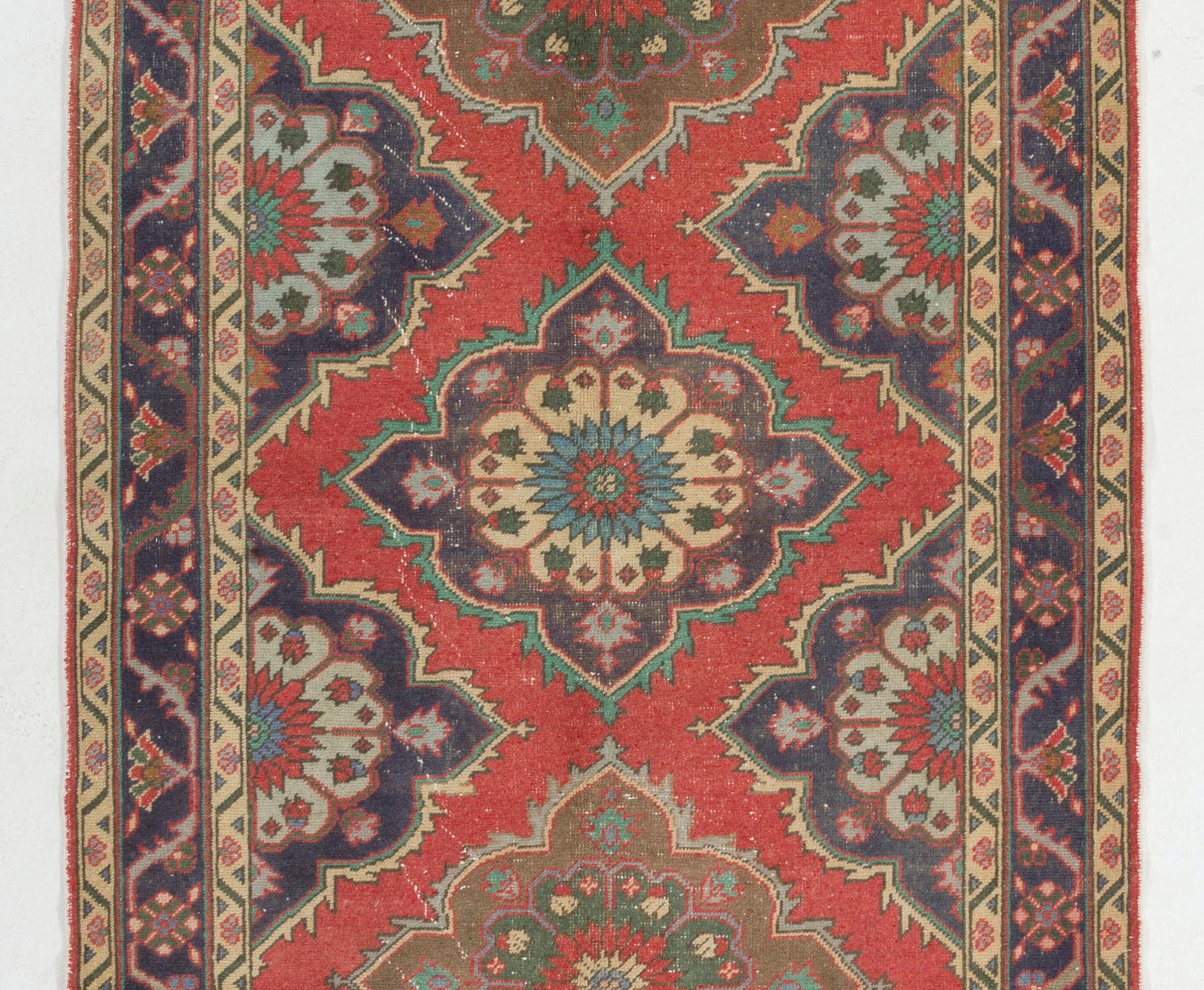 Traditioneller handgefertigter Oushak-Woll-Läufer in Rot und Indigo, 5x13 m (Türkisch) im Angebot