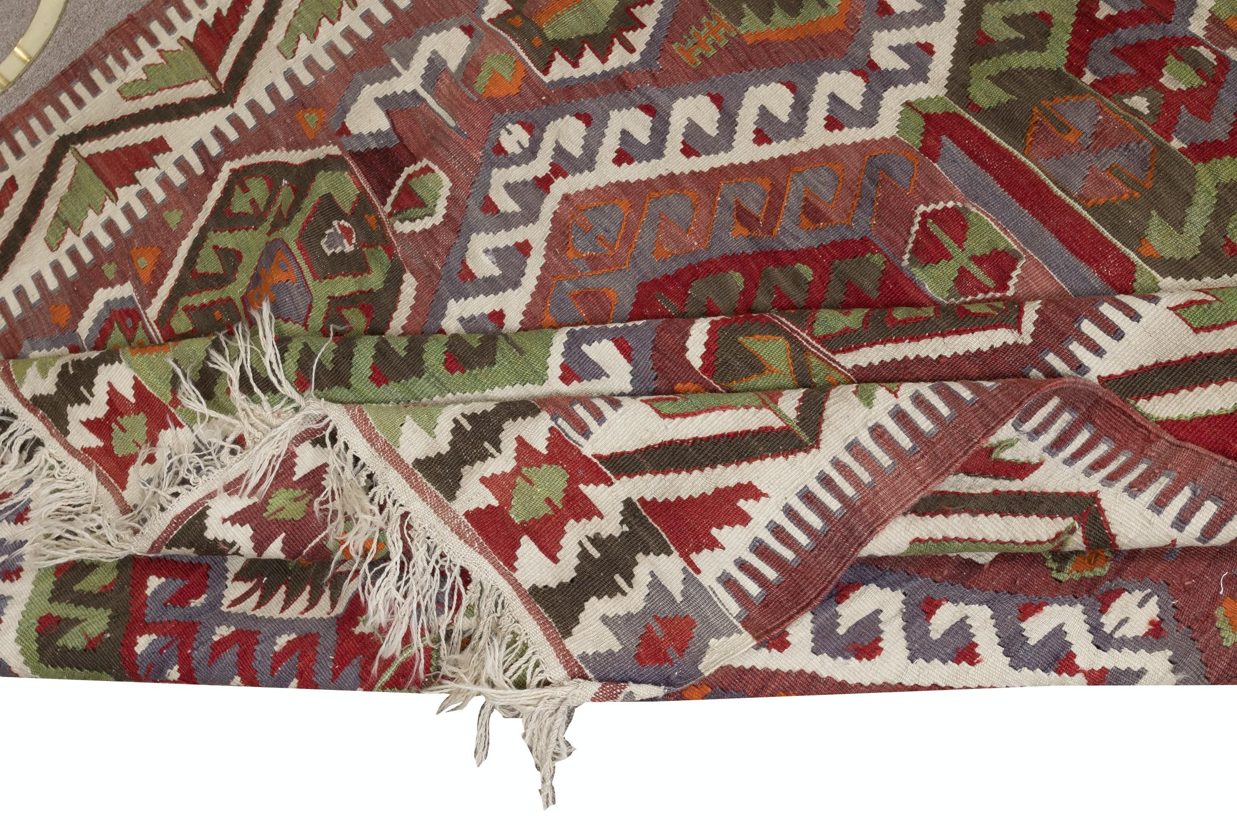 5x13.5 Ft Vintage Turkish Runner Kilim Rug with Geometric Patterns. 100% Wool (Kelim) im Angebot