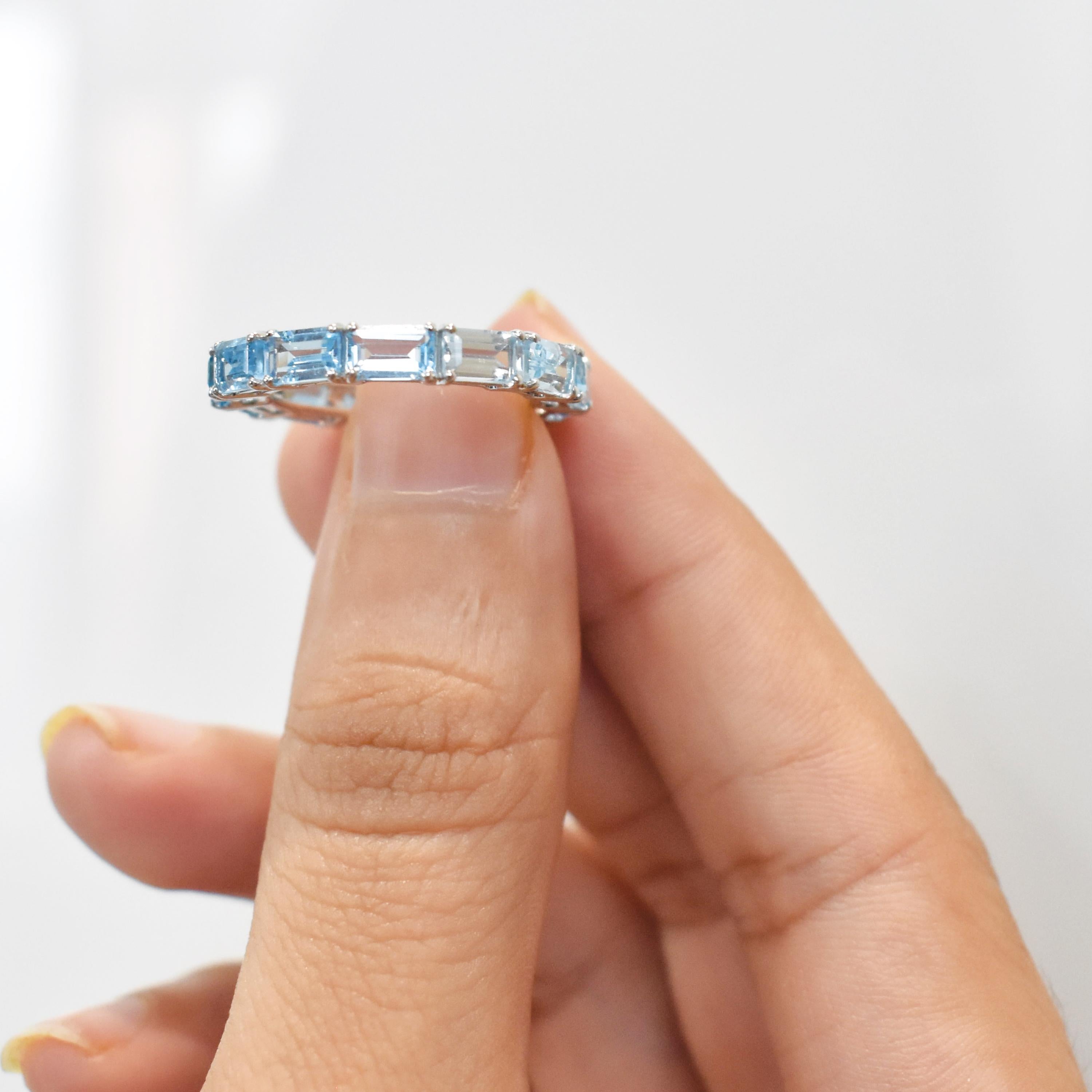 En vente :  5x3 MM Octagon Gradient Blue Topaz Gemstones Eternity Band White Gold Ring 12