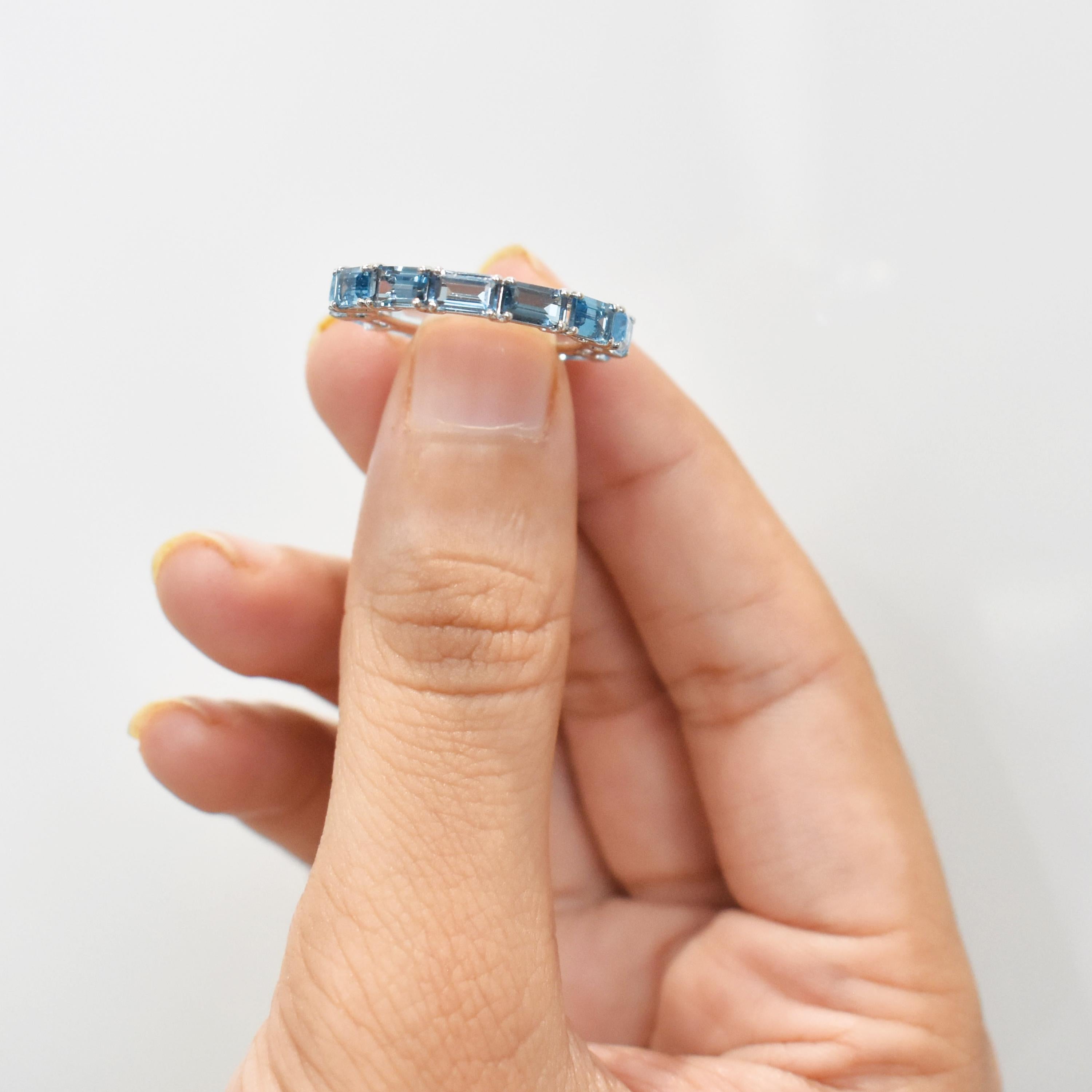 En vente :  5x3 MM Octagon Gradient Blue Topaz Gemstones Eternity Band White Gold Ring 15