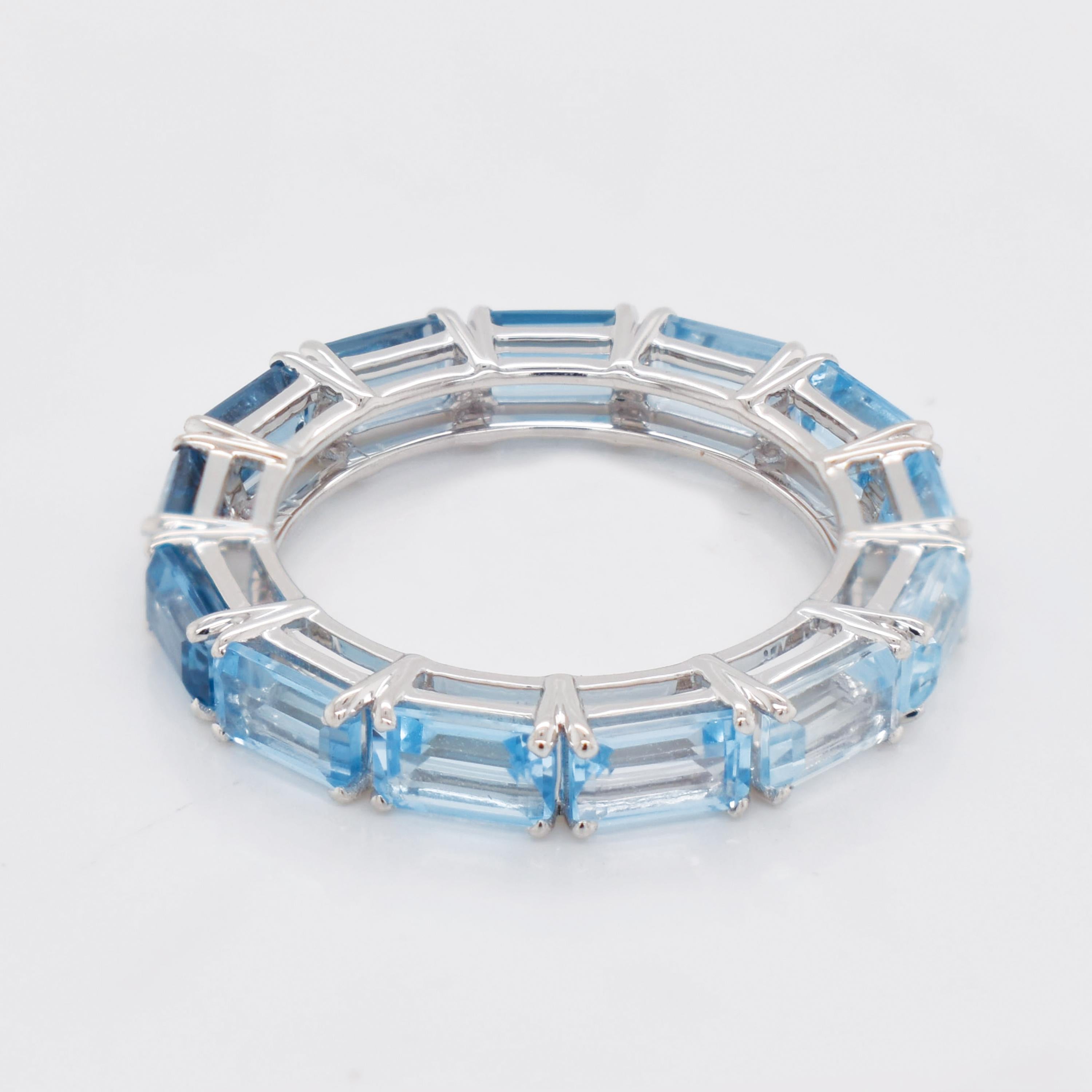 En vente :  5x3 MM Octagon Gradient Blue Topaz Gemstones Eternity Band White Gold Ring 6