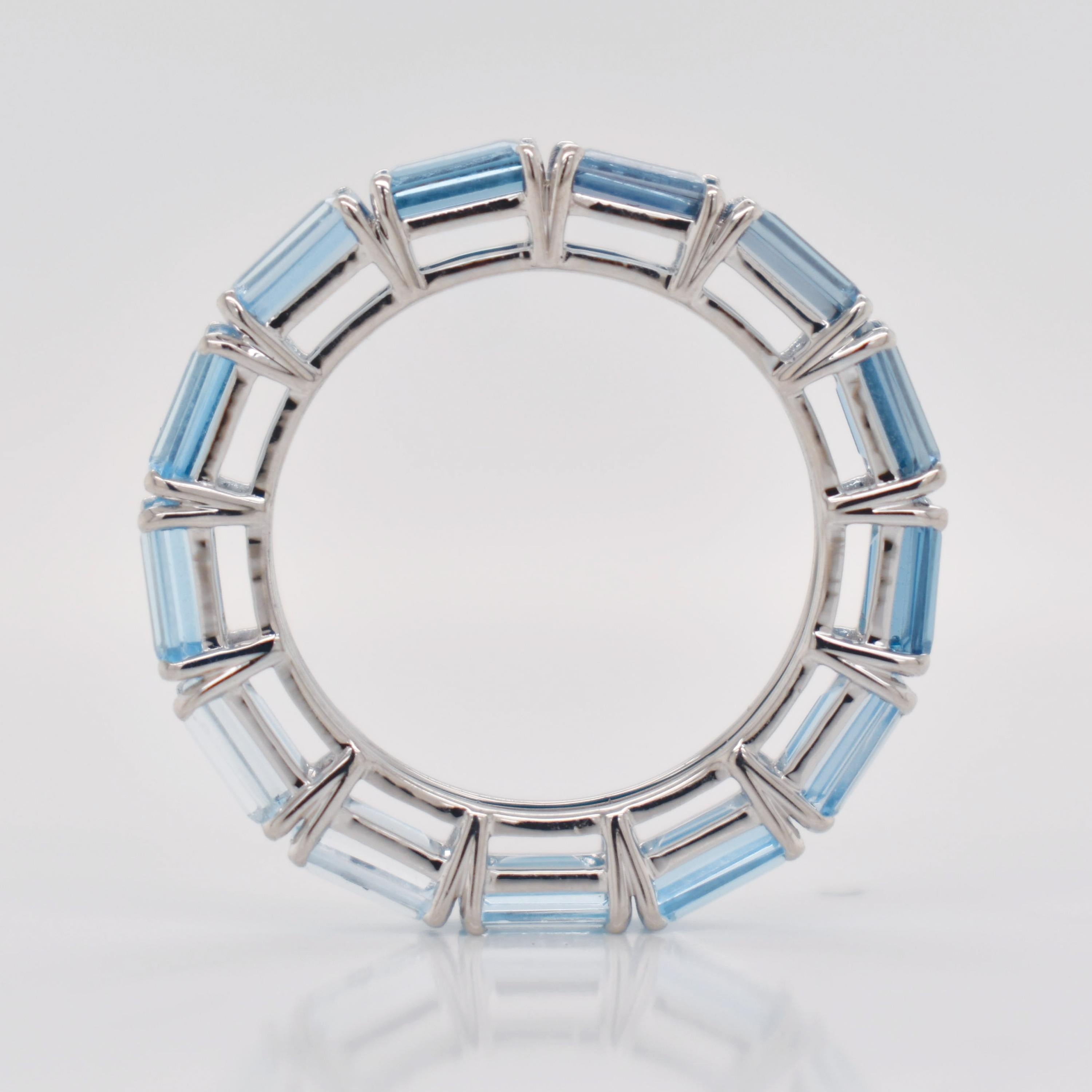 En vente :  5x3 MM Octagon Gradient Blue Topaz Gemstones Eternity Band White Gold Ring 7