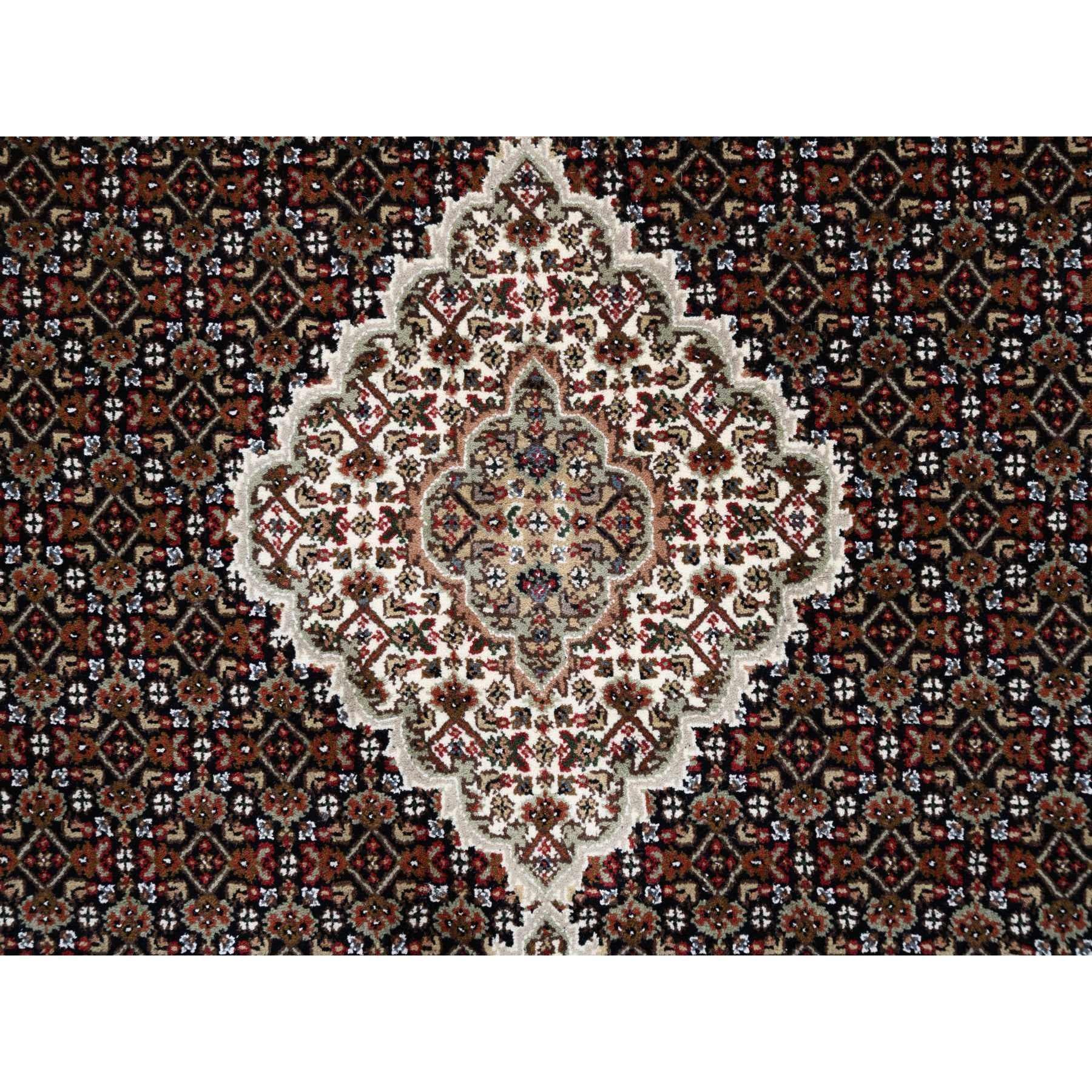 5'x5' 175 KPSI Hand Knotted Rich Black Tabriz Mahi Wool Round Rug In New Condition For Sale In Carlstadt, NJ