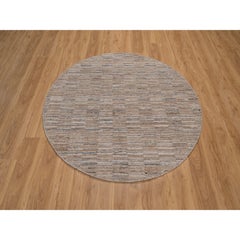 Tapis rond en polyester de 5'x5', tissé à la main, couleur « Beaver Brown », motif moderne en damier