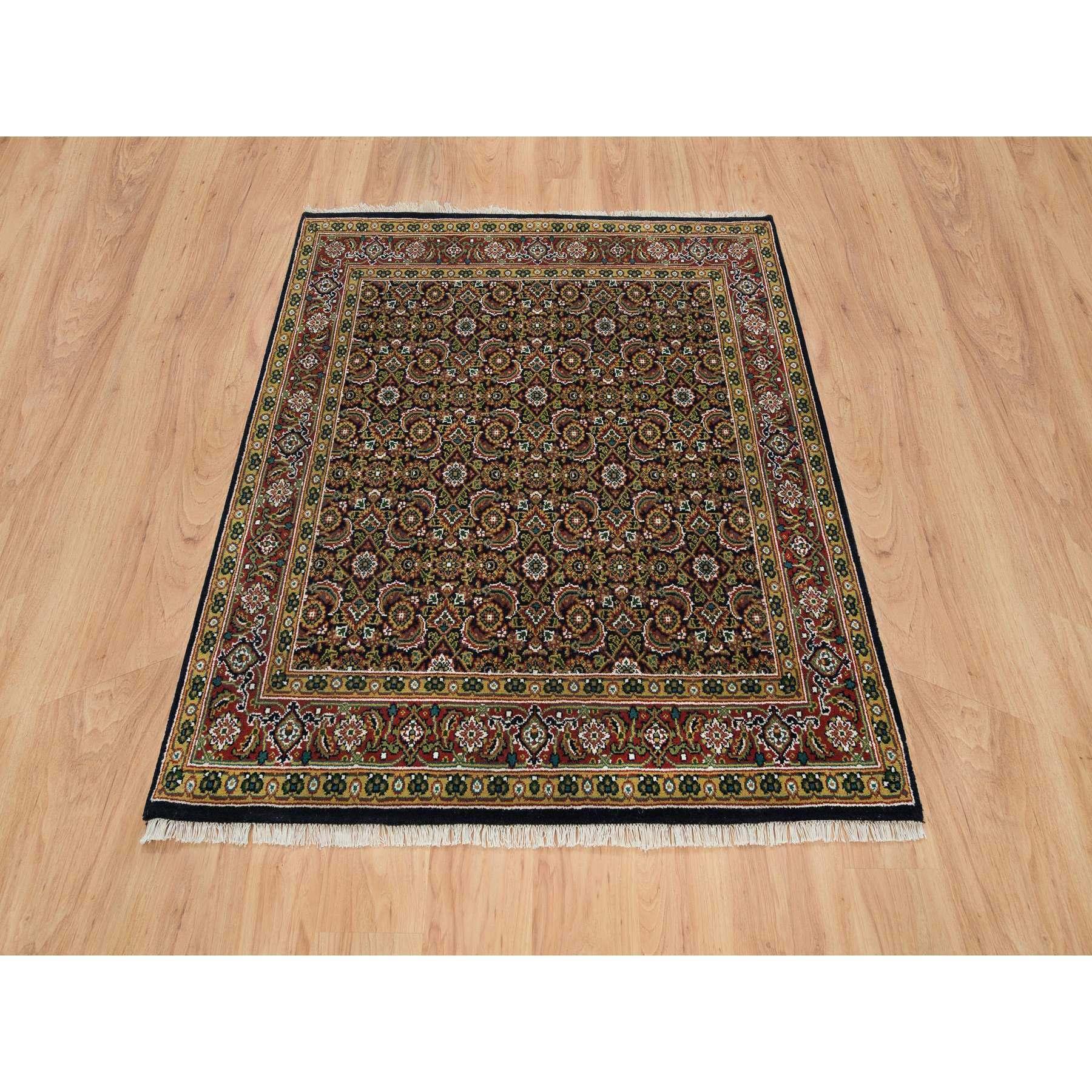 Si tratta di un autentico esemplare unico di Herati con Design/One Fish Mahi, 175 KPSI Wool Hand Knots Rugs Oriental Rugs. È stato annodato per mesi e mesi con tecniche di tessitura secolari da esperti artigiani.
Materiali primari: Lana
Lattice: No