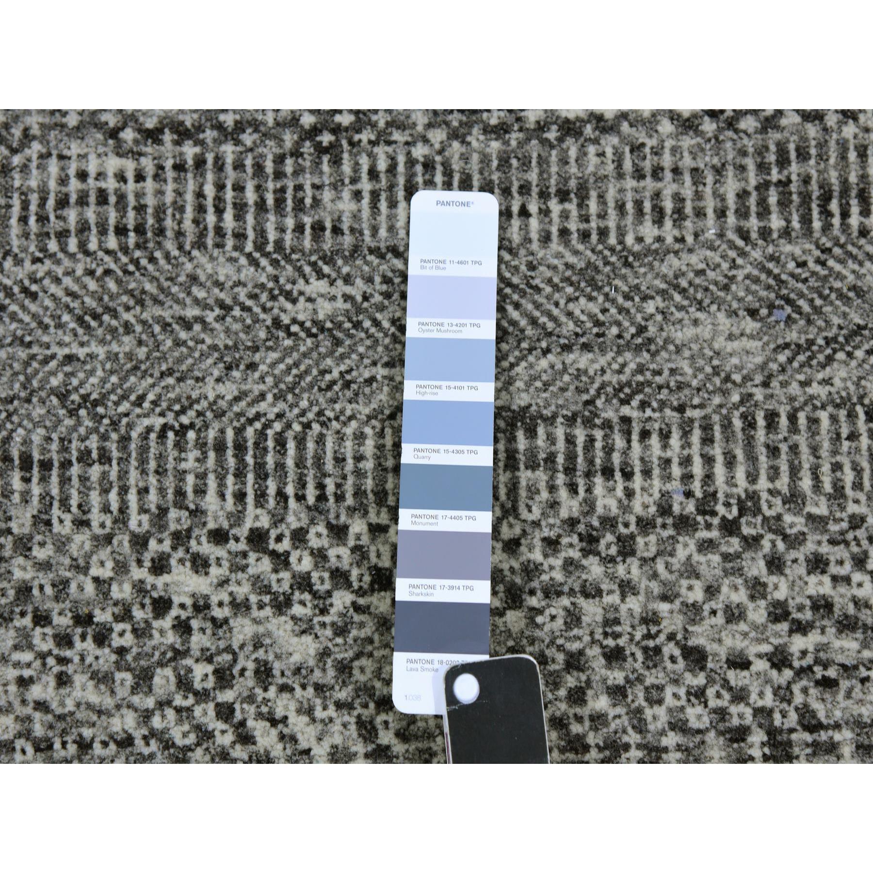 Indiano 5'x5' Gentle Gray Grass Design Tappeto rotondo in lana organica non colorata annodata a mano in vendita
