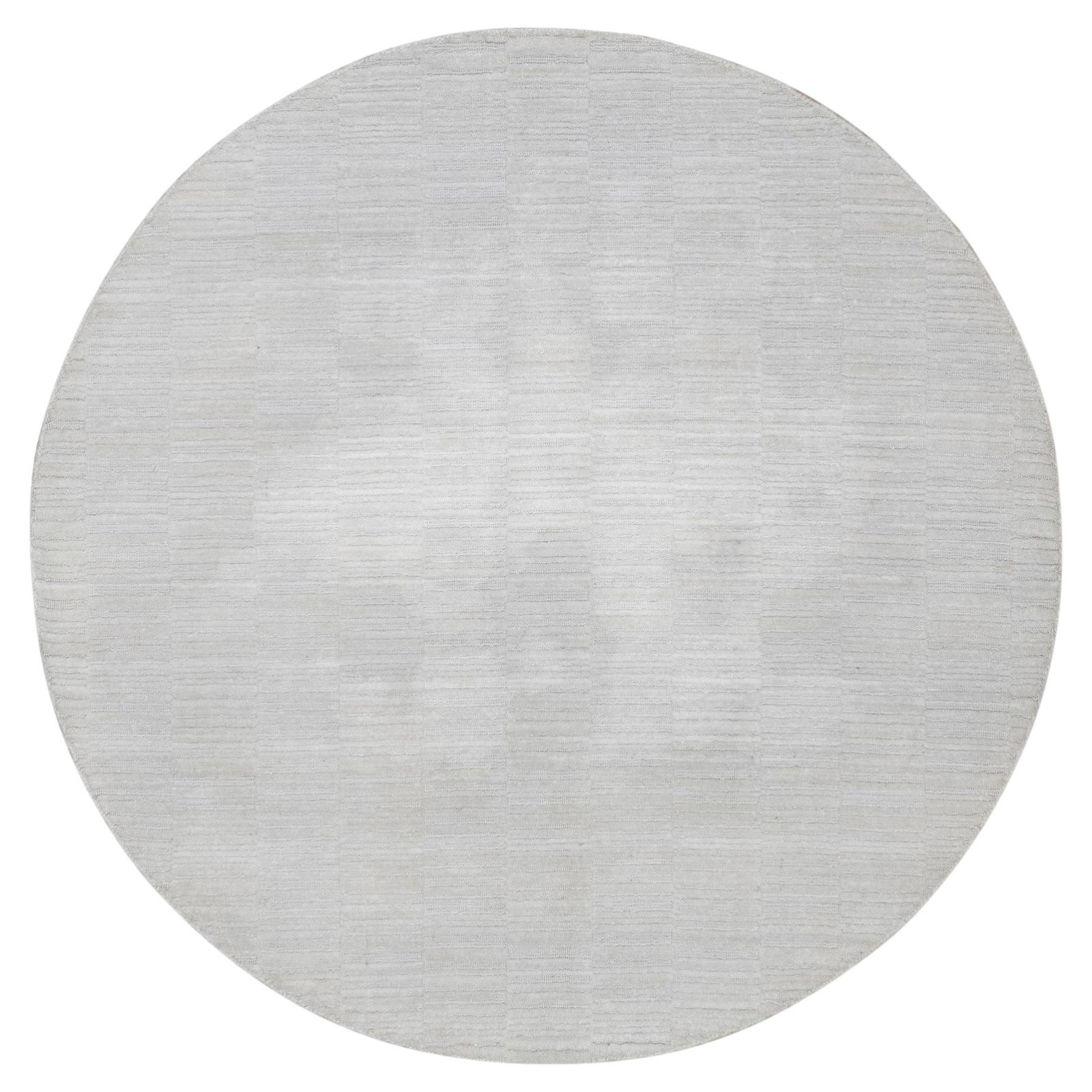 5'x5' Ivory Polyester Hand Loomed Plain Modern Striae Design Round Rug For Sale