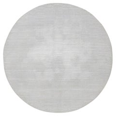 Tappeto rotondo 5'x5' in poliestere color avorio, tessuto a mano, design moderno a striature