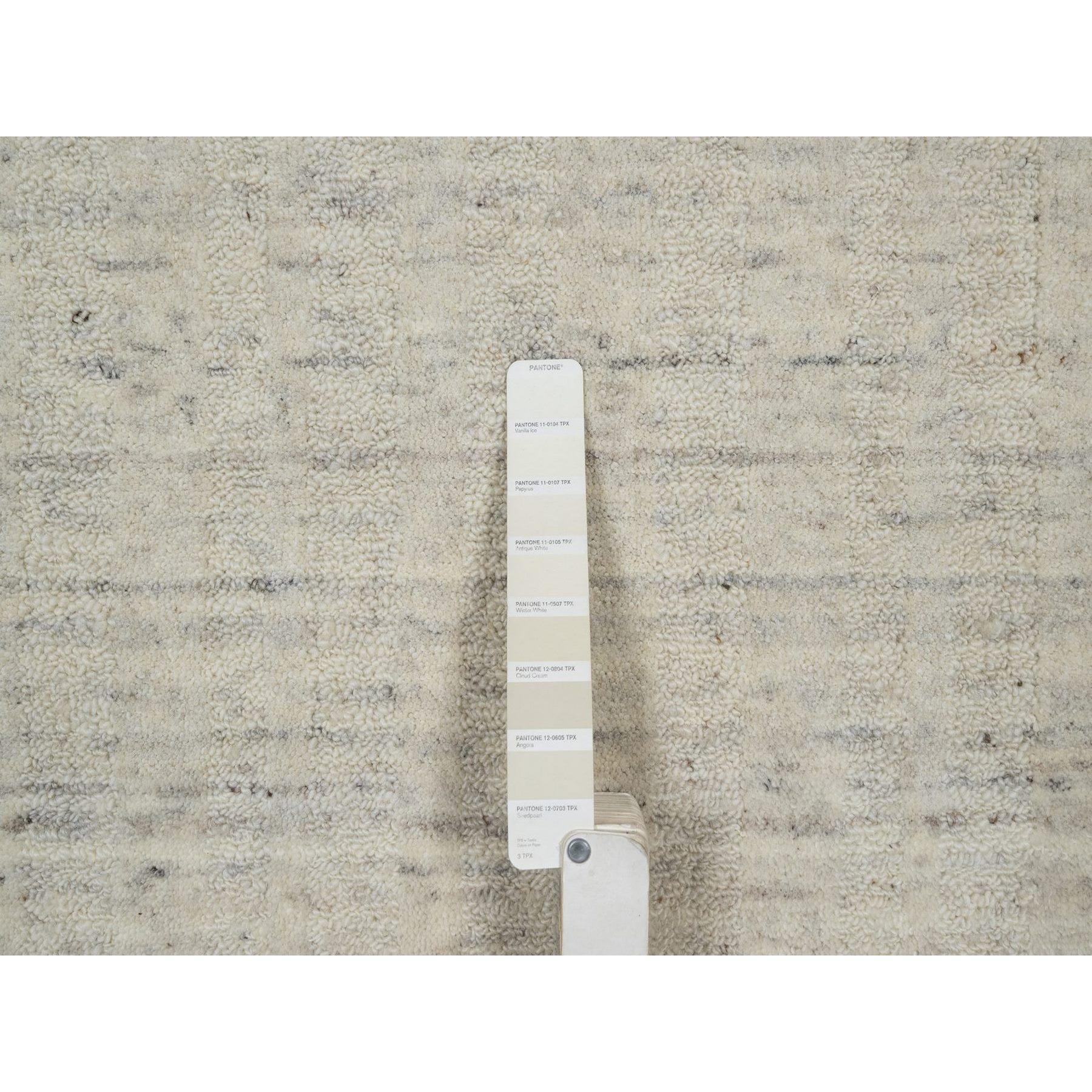 5'x5' Elfenbein Ungefärbte Reine Wolle Vertikale Streifen Design Handgewobene Runde Teppich (Indisch) im Angebot