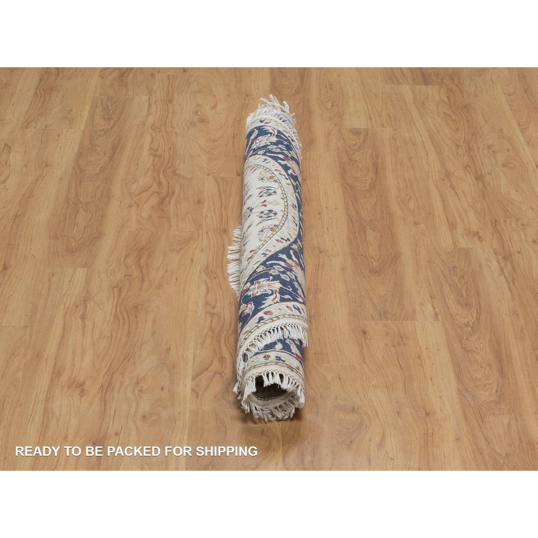 Tapis rond noué à la main 5'x5' Laine et soie ivoire Nain avec motif floral Neuf - En vente à Carlstadt, NJ