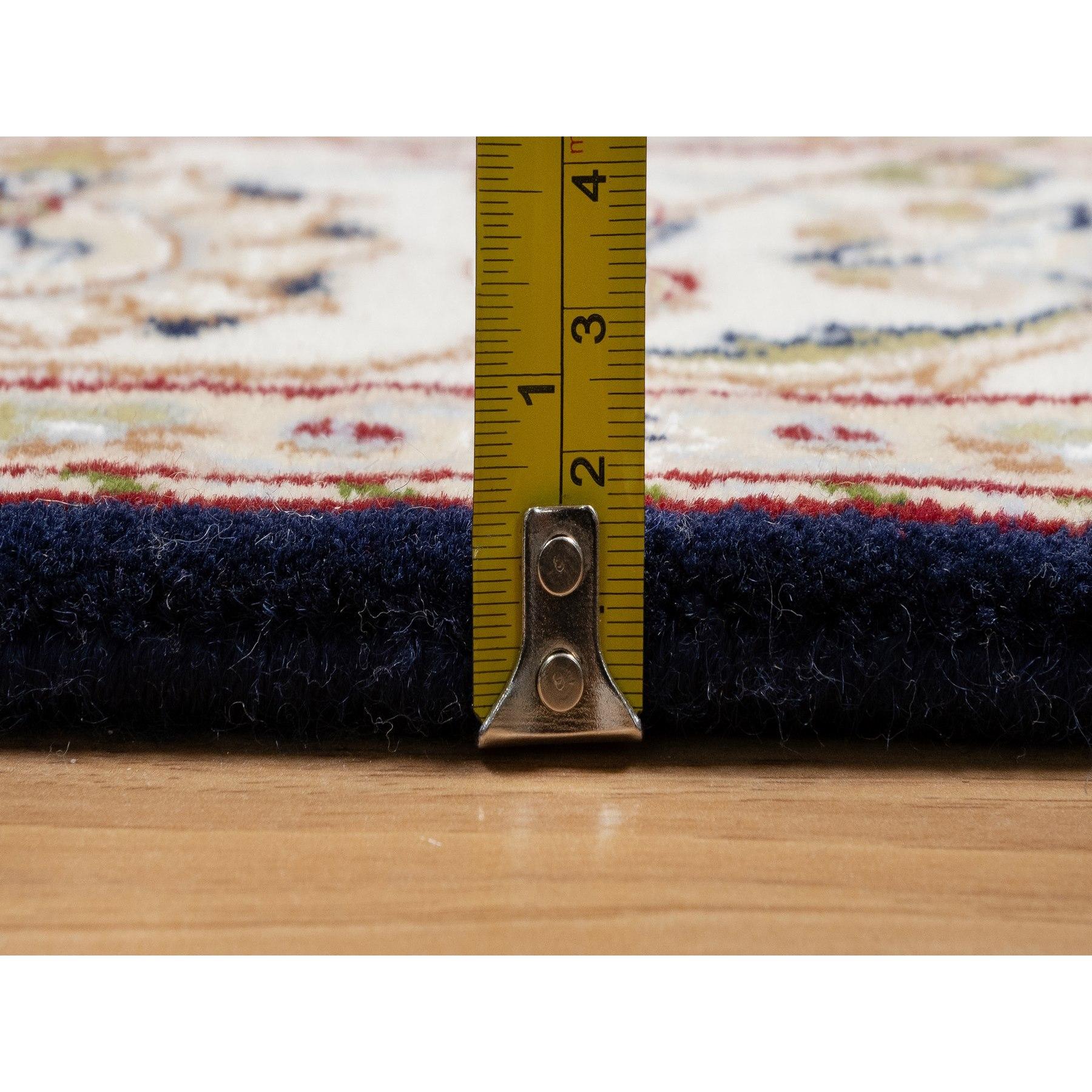 XXIe siècle et contemporain 5'x5' Tapis Nain bleu nuit en laine et soie noué à la main avec médaillon central en vente