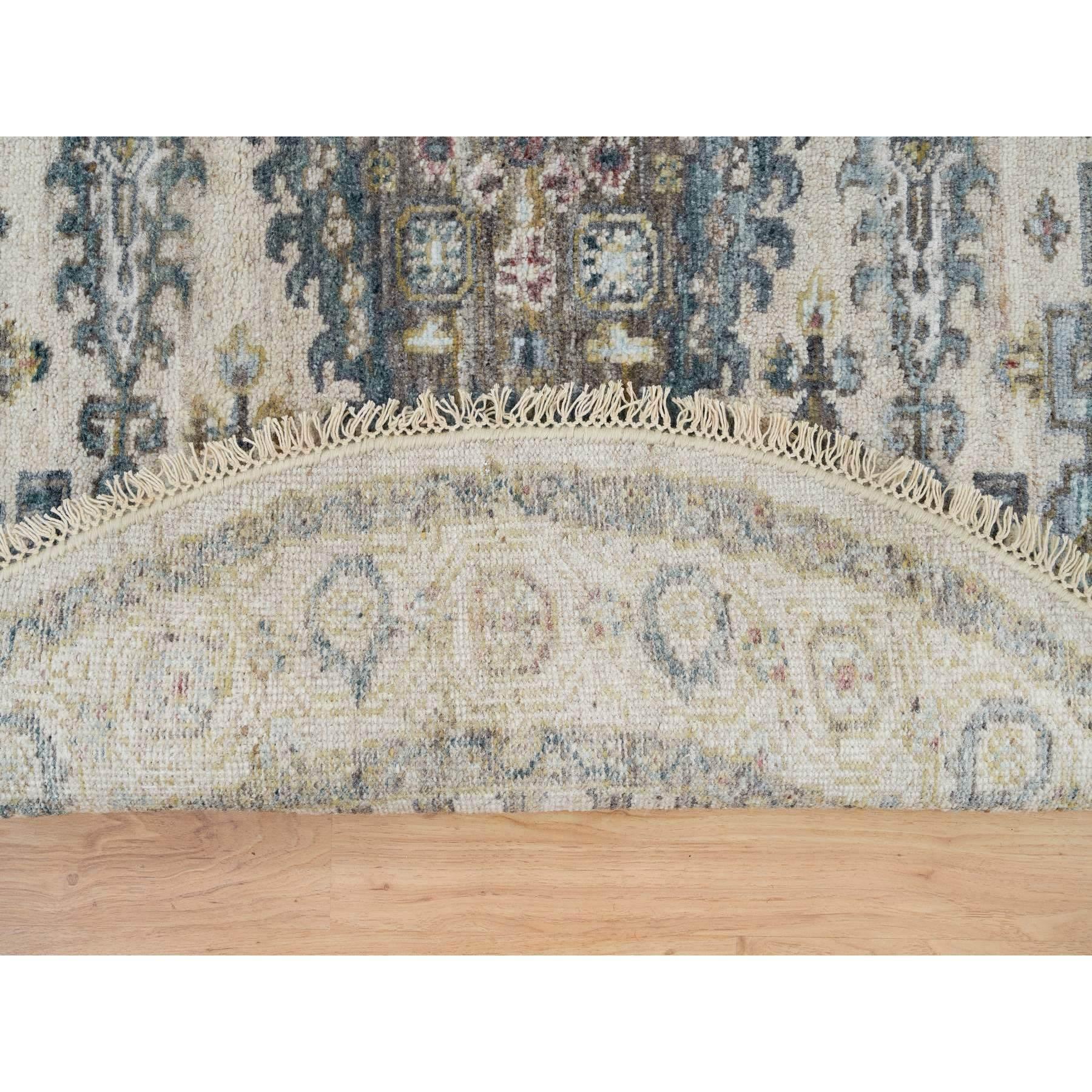 5'x5' Alte Spitze Elfenbein Hand geknüpft Reimagined Viss Wolle Runde Orientteppich (Mittelalterlich) im Angebot