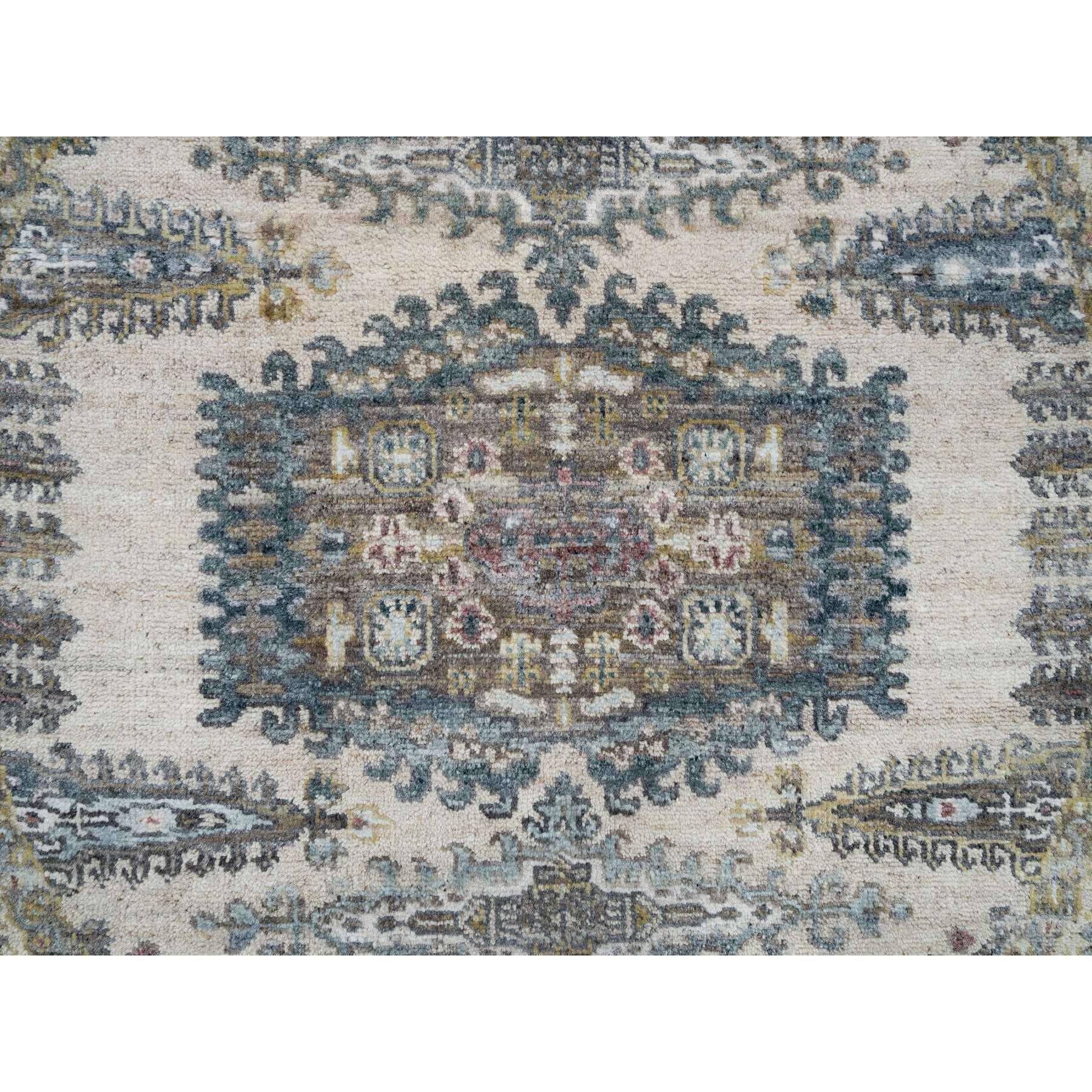 5'x5' Alte Spitze Elfenbein Hand geknüpft Reimagined Viss Wolle Runde Orientteppich (Handgeknüpft) im Angebot