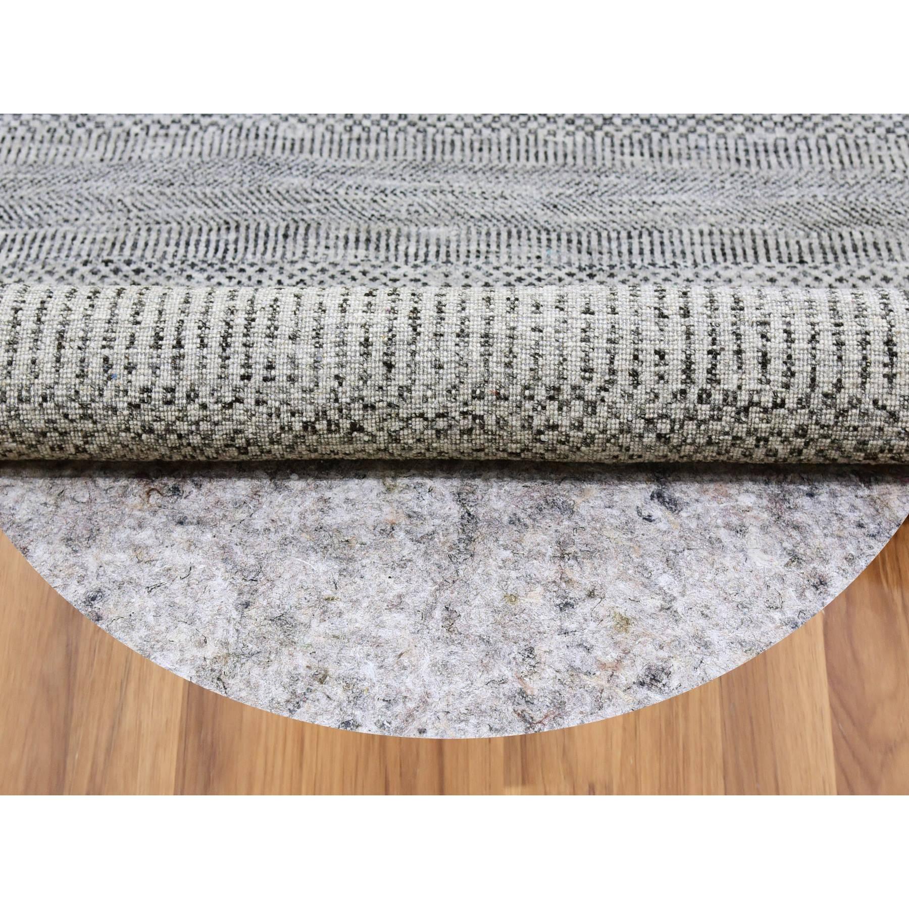 Moderne Tapis rond 5'x5' gris pastel en laine naturelle non teintée Grass Design noué à la main en vente
