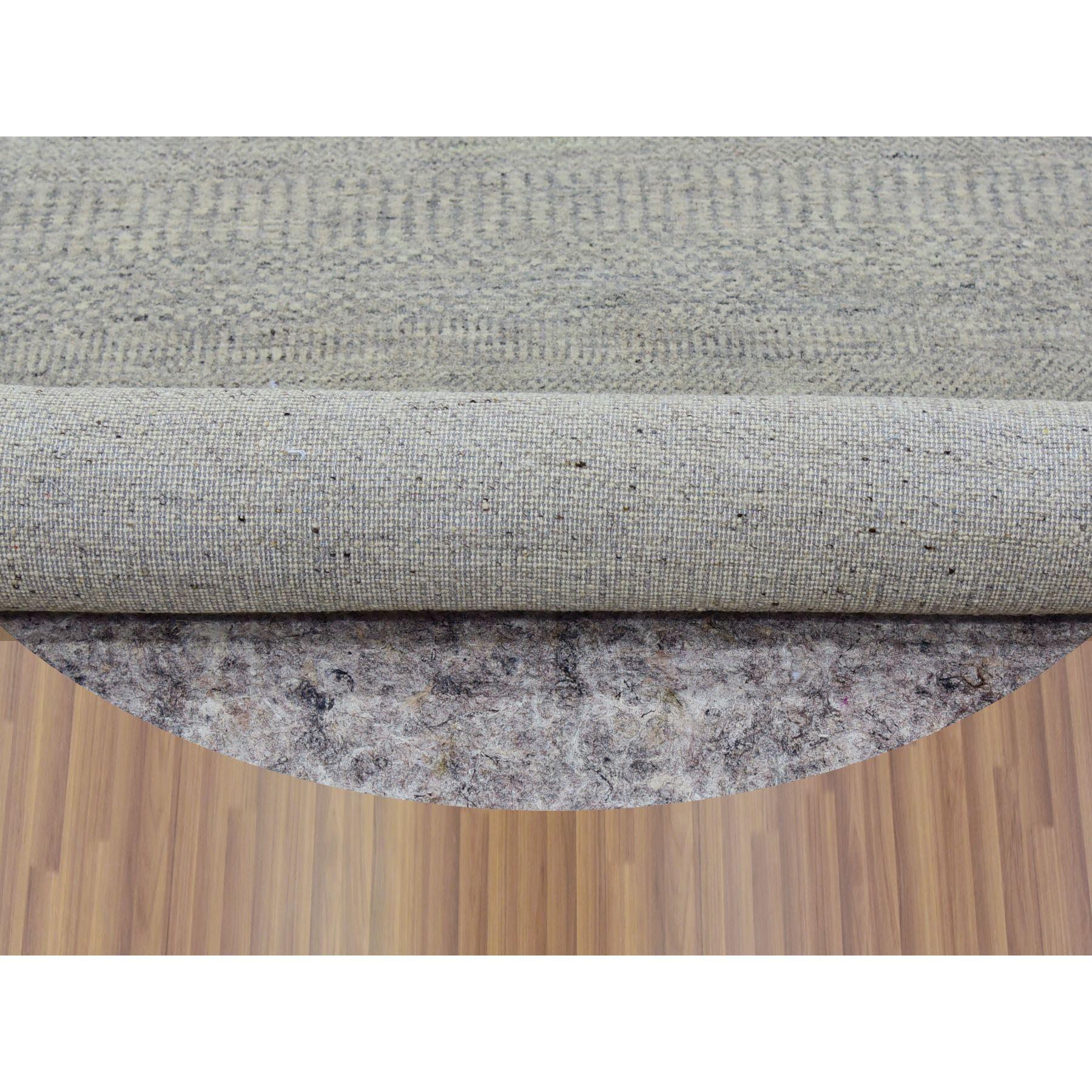 5'x5' Perfect Gray Undyed Wool Hand Knotted Grass Design Runde Orientteppich (Moderne) im Angebot