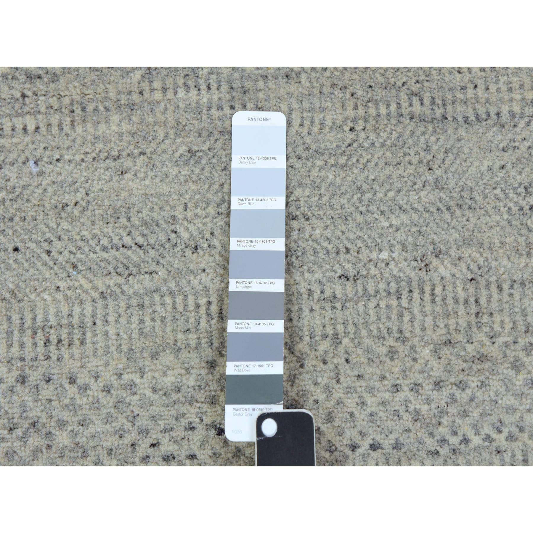 5'x5' Perfect Gray Undyed Wool Hand Knotted Grass Design Runde Orientteppich (Indisch) im Angebot