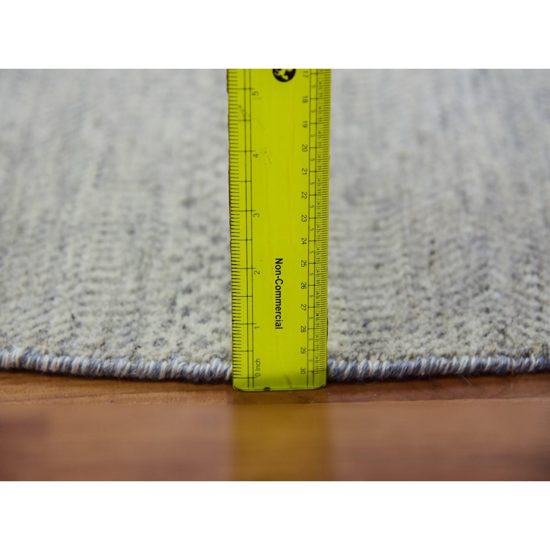 5'x5' Perfect Gray Undyed Wool Hand Knotted Grass Design Runde Orientteppich im Zustand „Neu“ im Angebot in Carlstadt, NJ