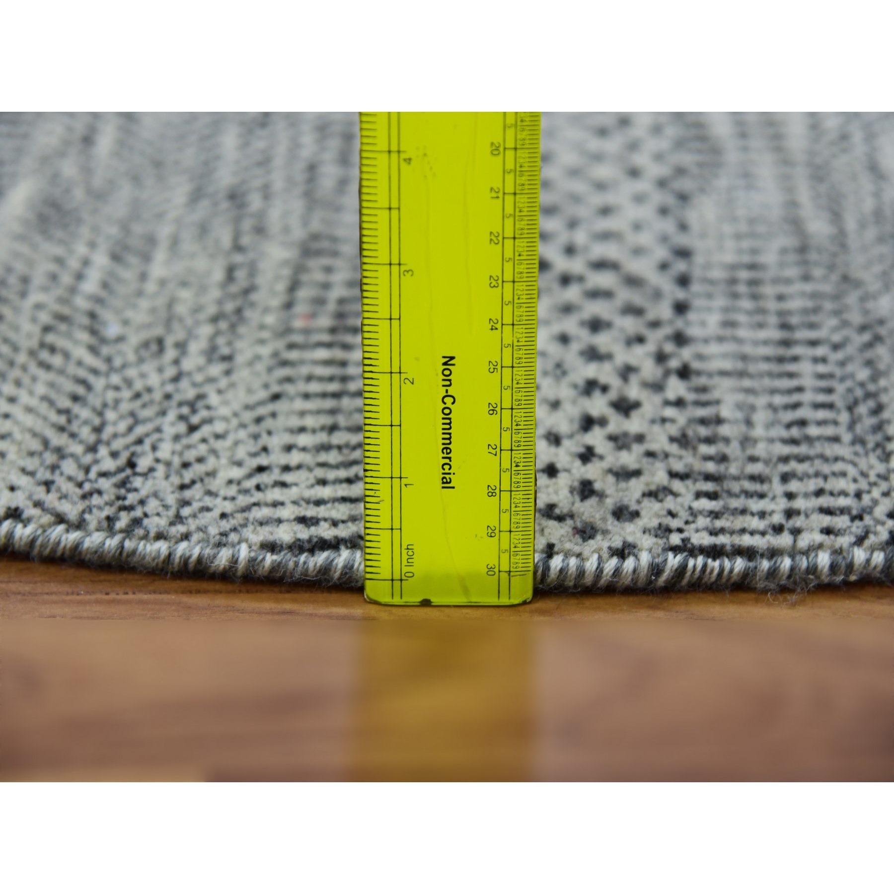 5'x5' Silver Gray Undyed Wool Hand Knotted Modern Grass Design Runde Teppich im Zustand „Neu“ im Angebot in Carlstadt, NJ