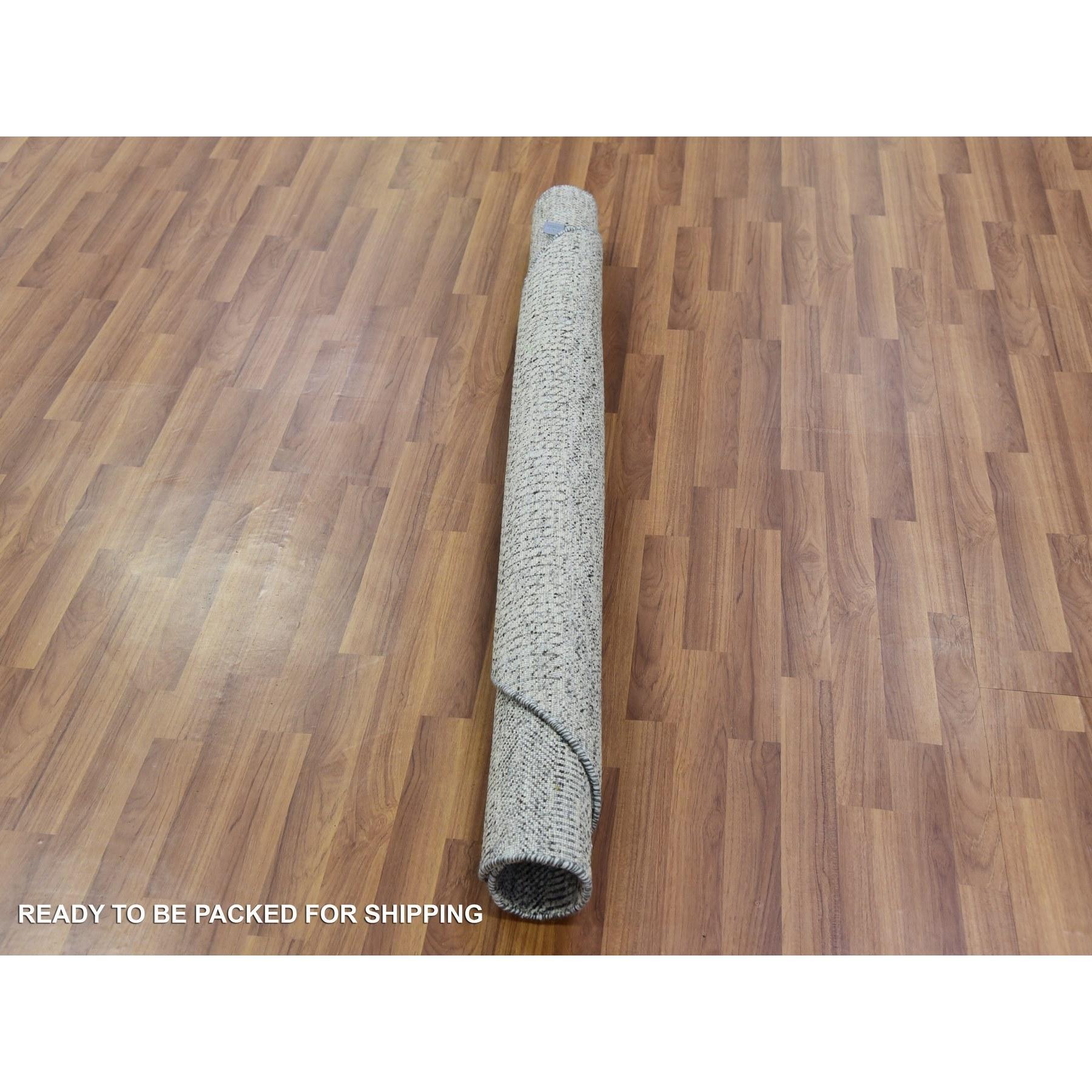 Annodato a mano 5'x5' Timberwolf Gray Grass Design Tappeto rotondo annodato a mano in lana non colorata in vendita